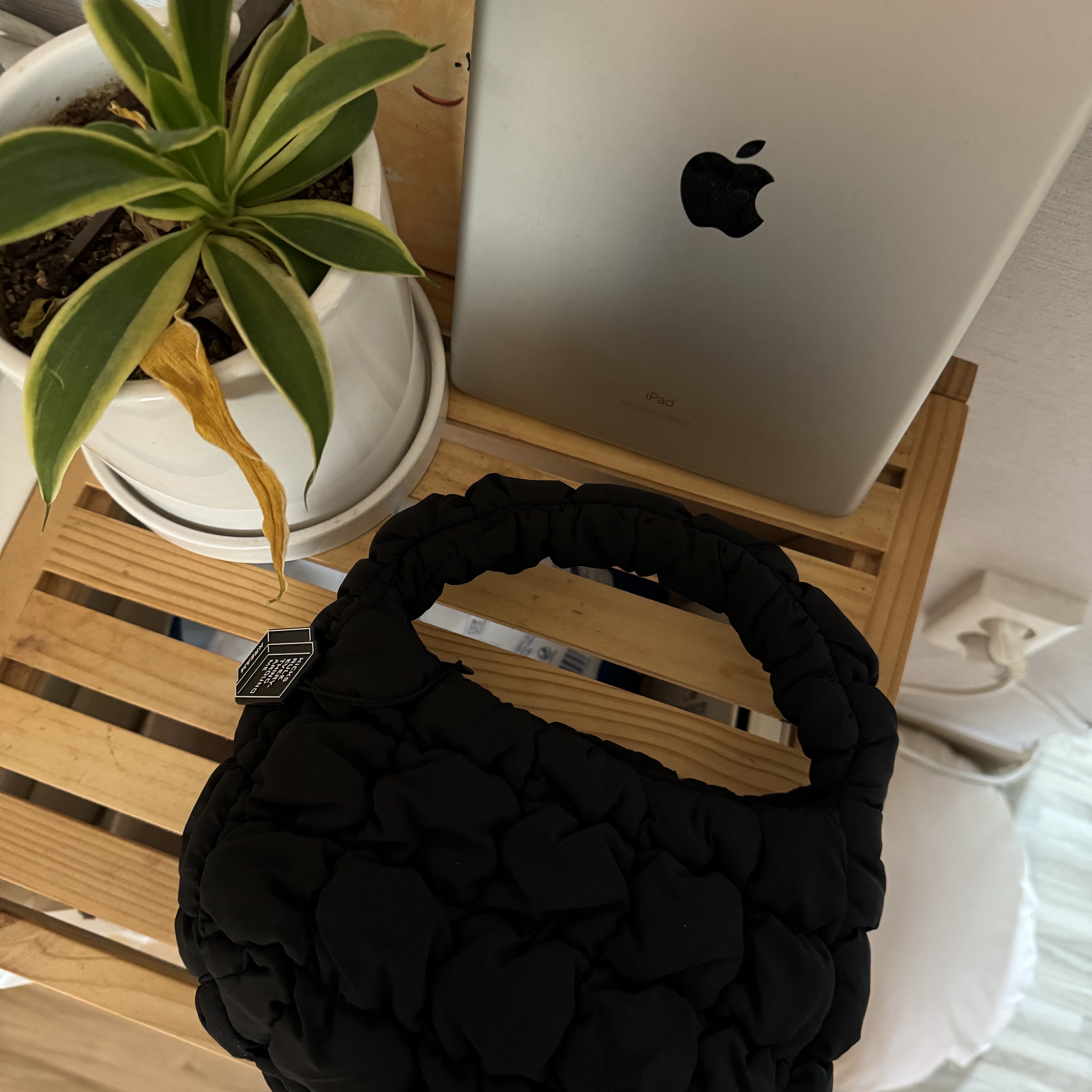 COS Quilted Micro Bag Black 착용 스타일
