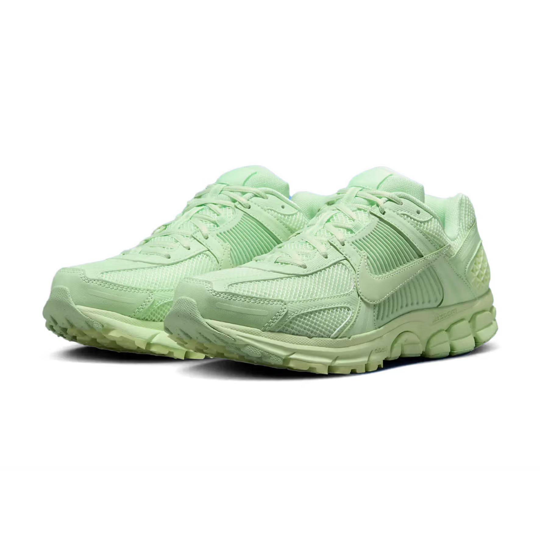 (W) Nike Zoom Vomero 5 Cobblestone and Flat Pewter, (W) Nike Zoom Vomero 5 Photon Dust and Metallic Silver 착용 스타일 - 2