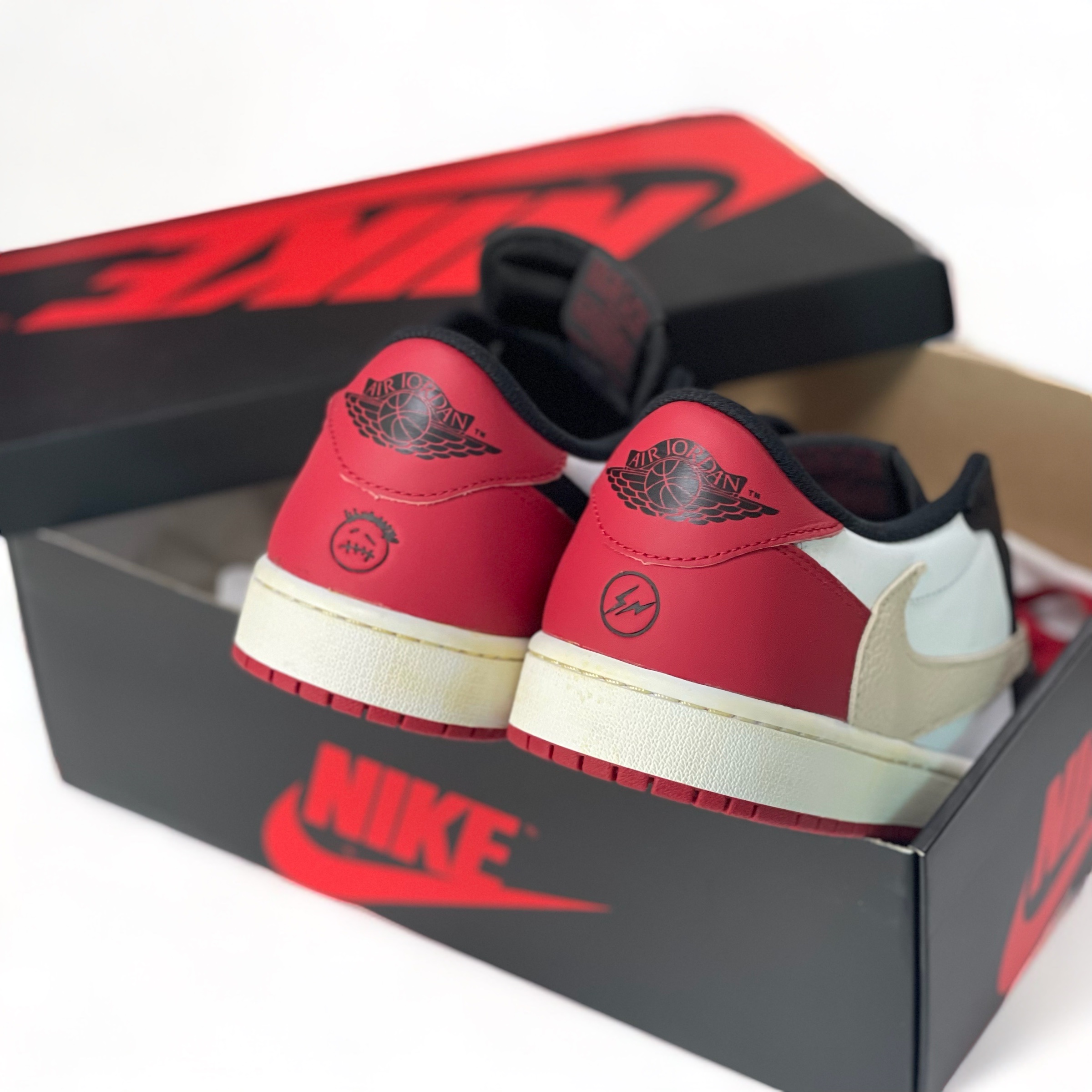 Jordan 1 Retro Low OG Black Toe 착용 스타일 - 3