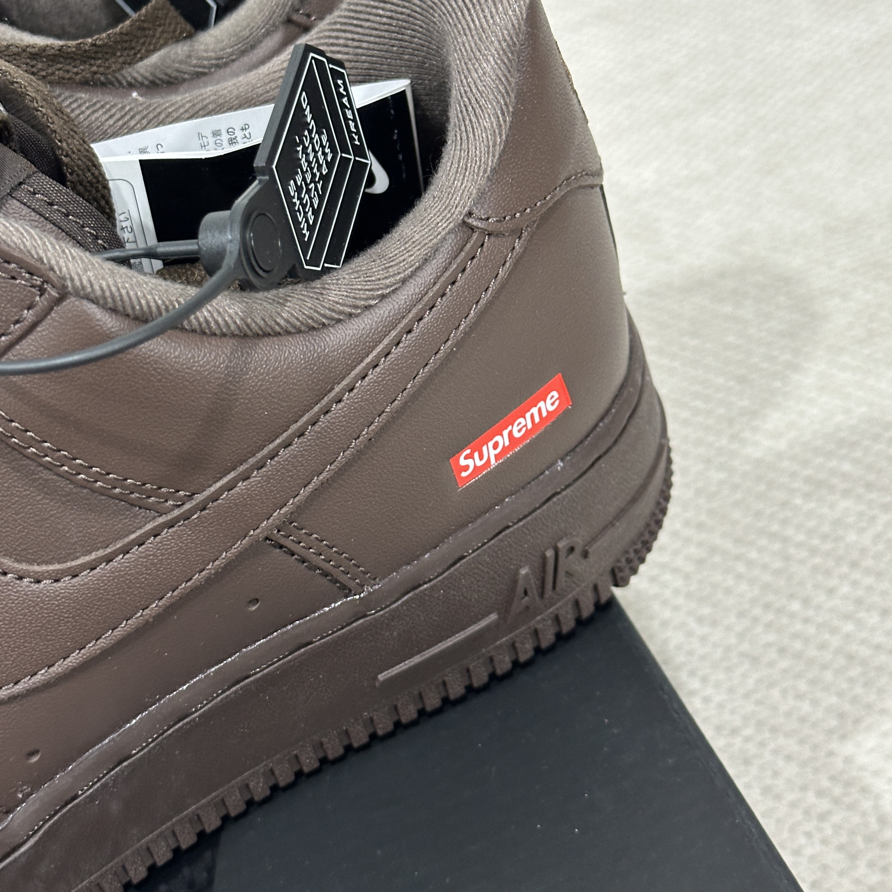 Nike x Supreme Air Force 1 Low Baroque Brown 착용 스타일 - 2