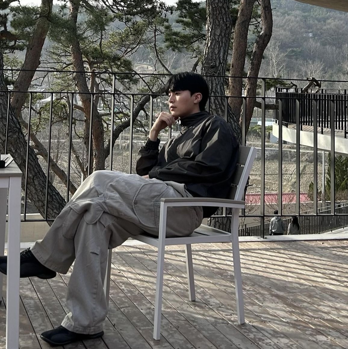 Ignota Core:8 Roamer Cargo Pants Smoky White, Ignota Core:8 Warp Jacket Charcoal 착용 스타일 - 2