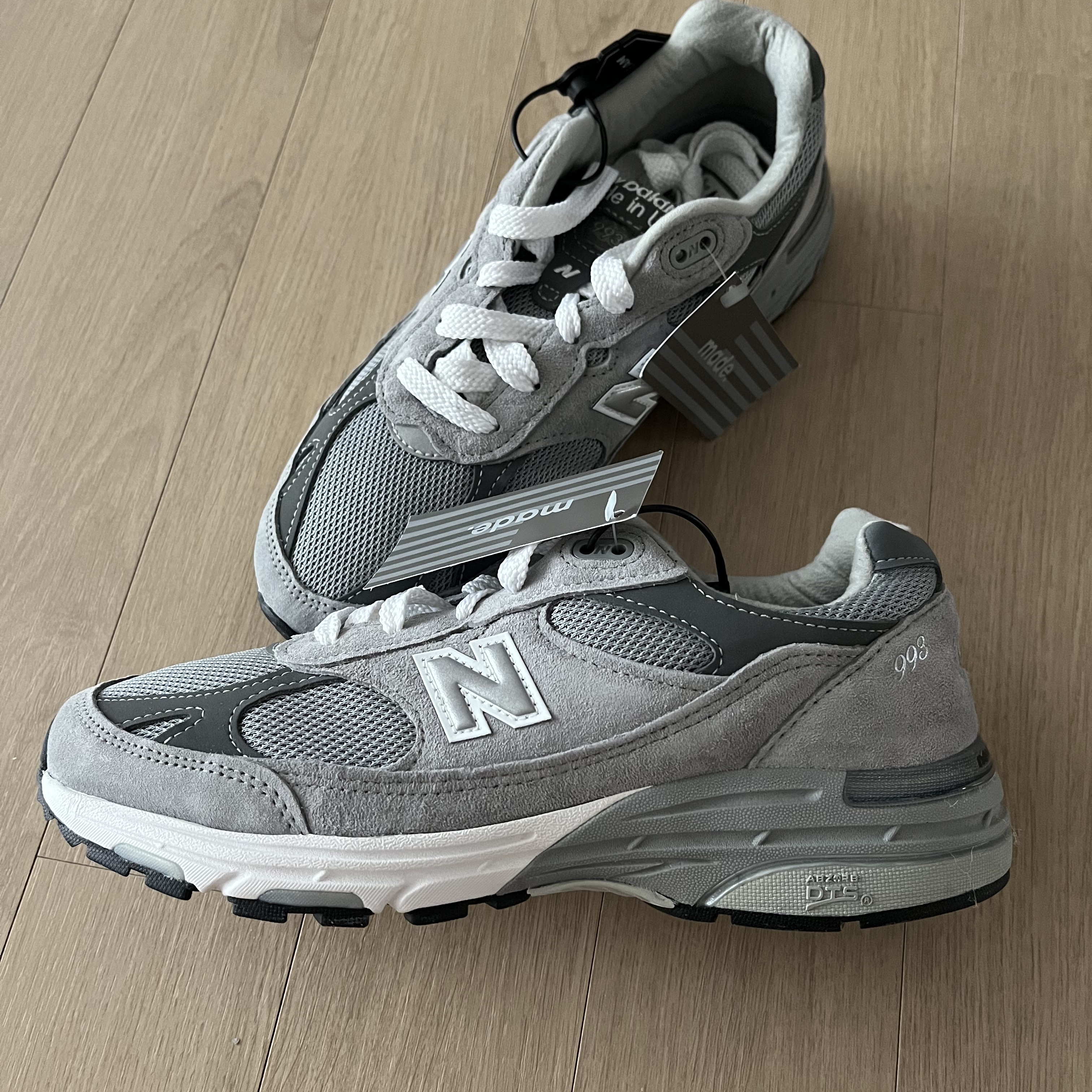 (W) New Balance 993 Made in USA Grey - B Standard 착용 스타일