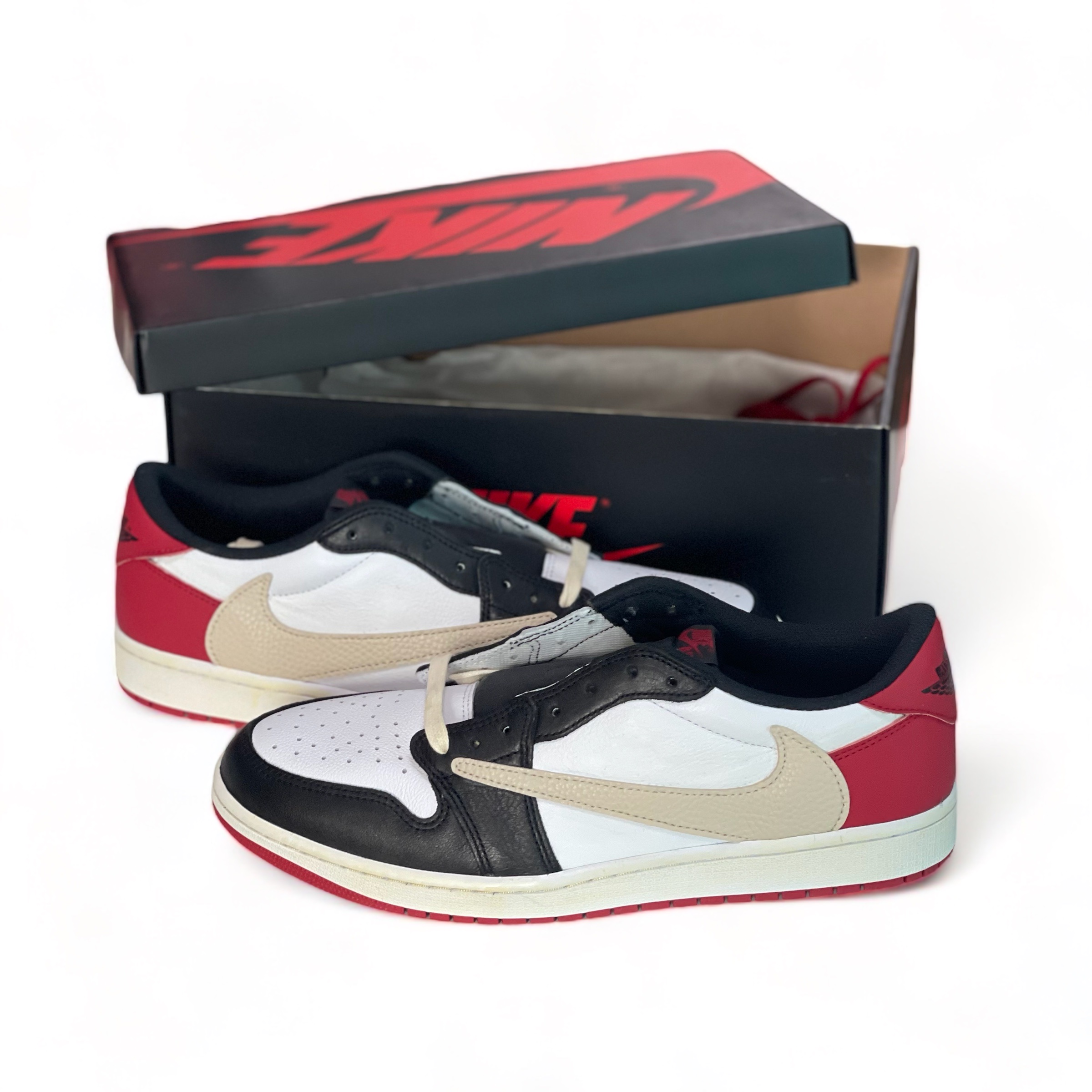 Jordan 1 Retro Low OG Black Toe 착용 스타일 - 1