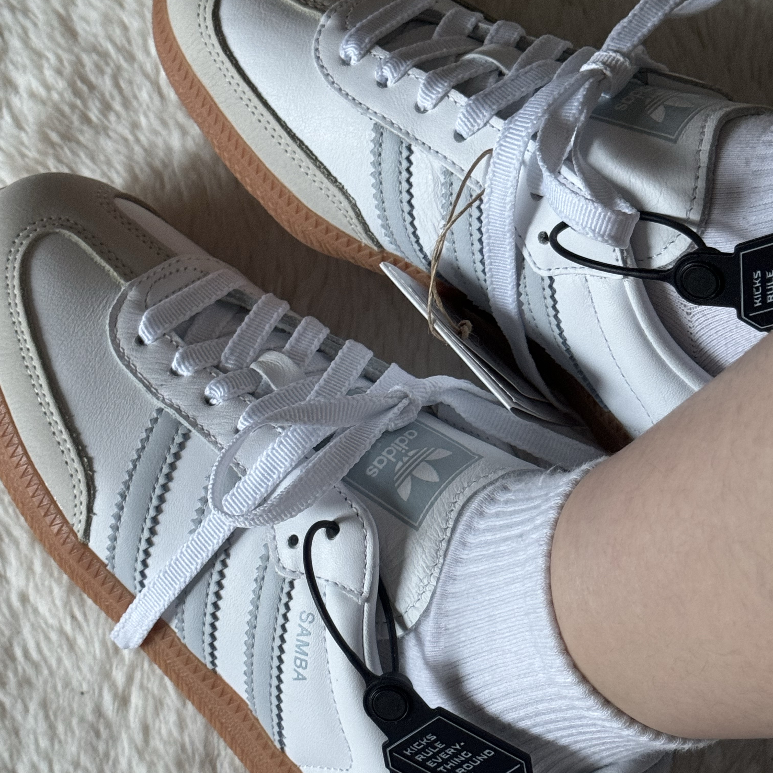 (W) Adidas Samba OG Cloud White Halo Blue 착용 스타일