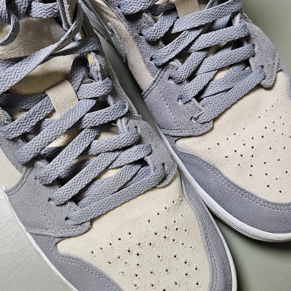 Jordan 1 Mid SE Coconut Milk Particle Grey 착용 스타일 - 2