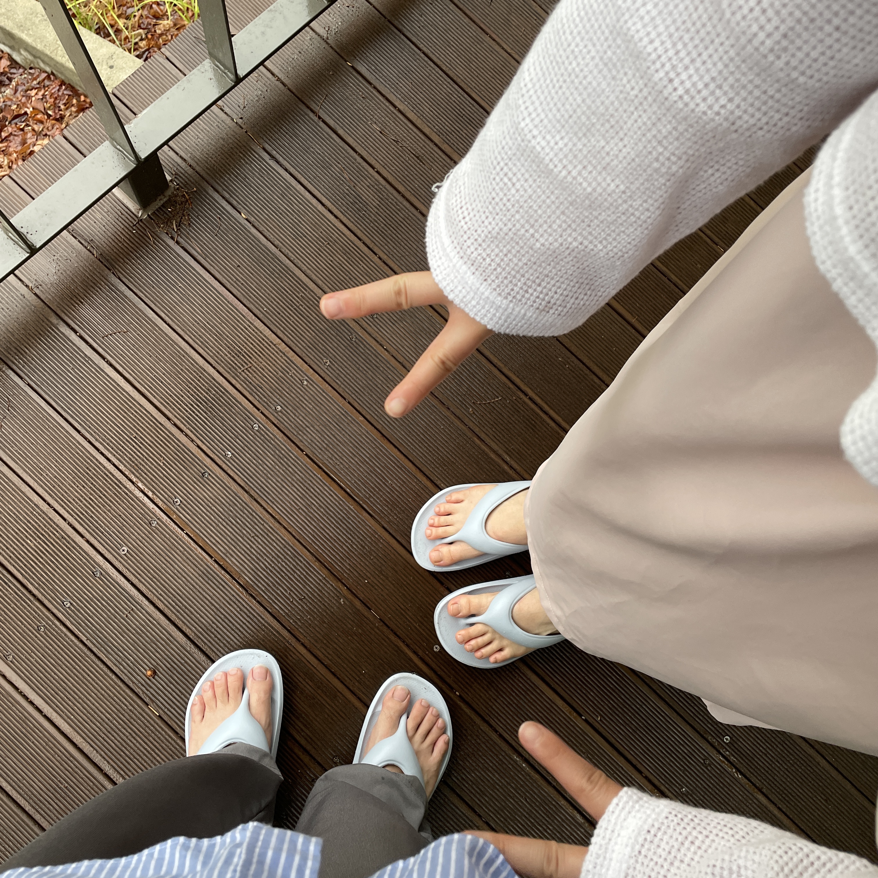 New Balance Flip Flop Light Blue 착용 스타일