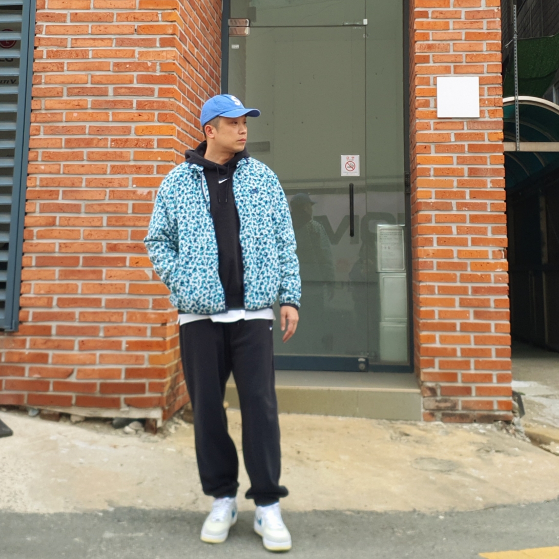 Nike x Undefeated Air Force 1 Low SP 5 On It, Nike Club Fleece+ Dot Pattern Jacket Mineral Teal - Asia 착용 스타일 - 2