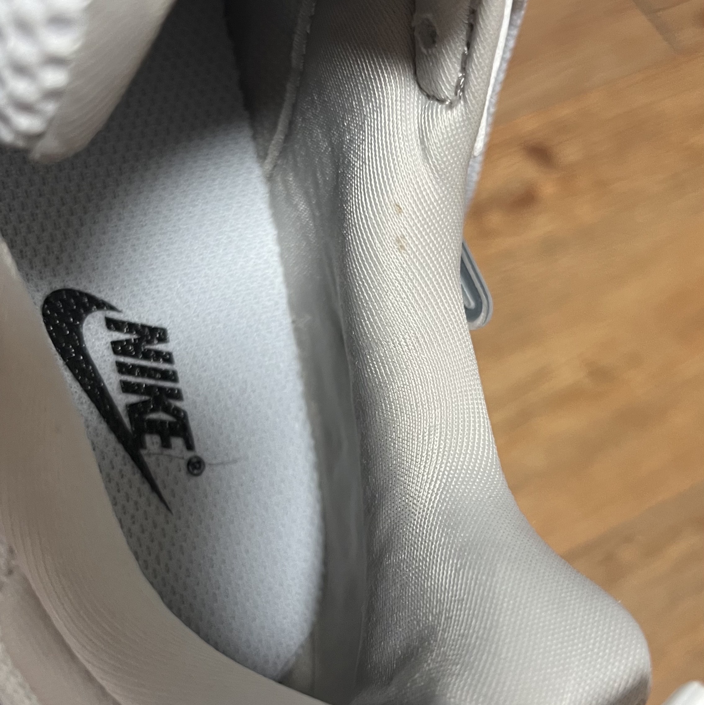 Nike V2K Run Summit White Metallic Silver 착용 스타일 - 2