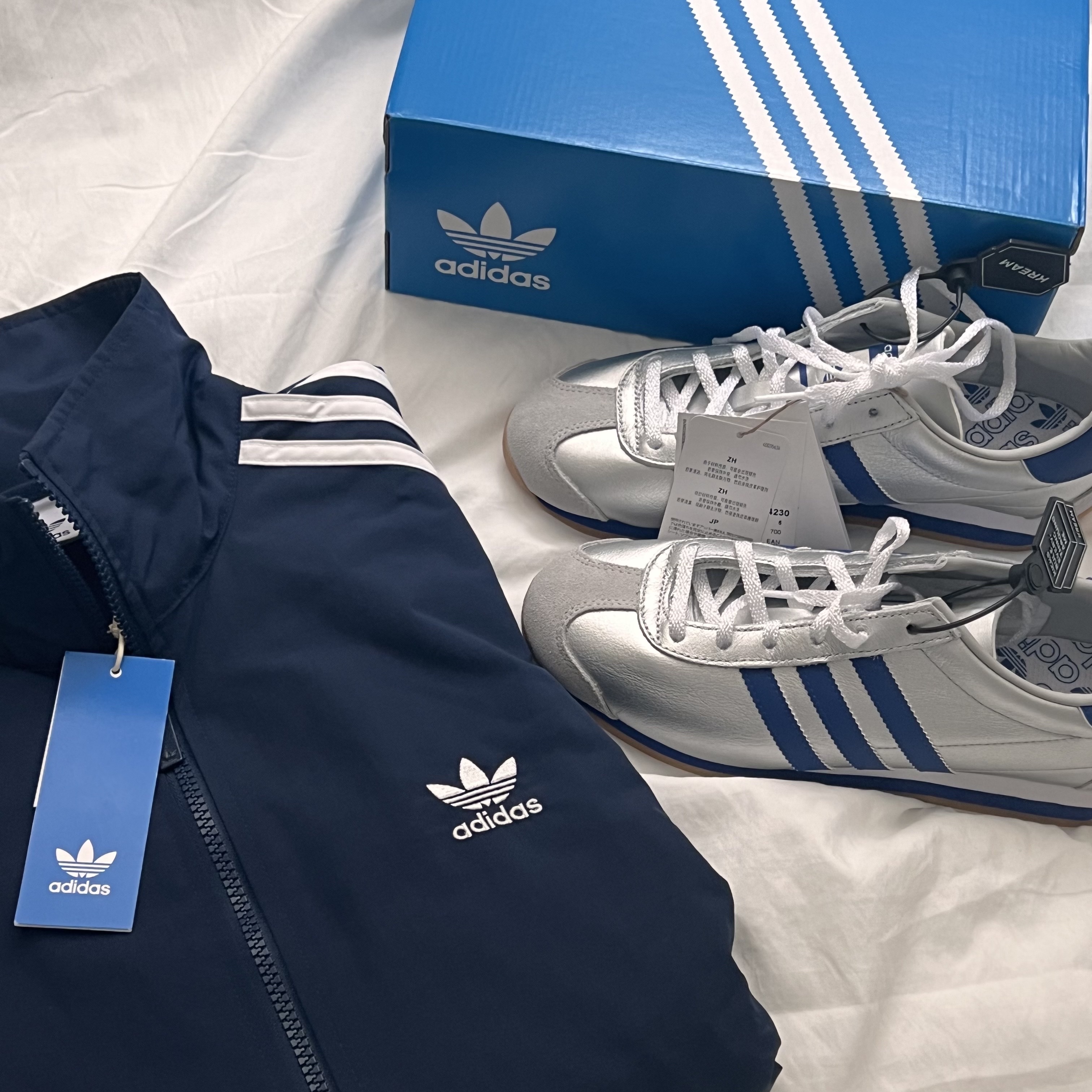 Adidas Country OG Matte Silver Bright Blue, Adidas Adicolor Woven Firebird Track Top Night Indigo - KR Sizing 착용 스타일