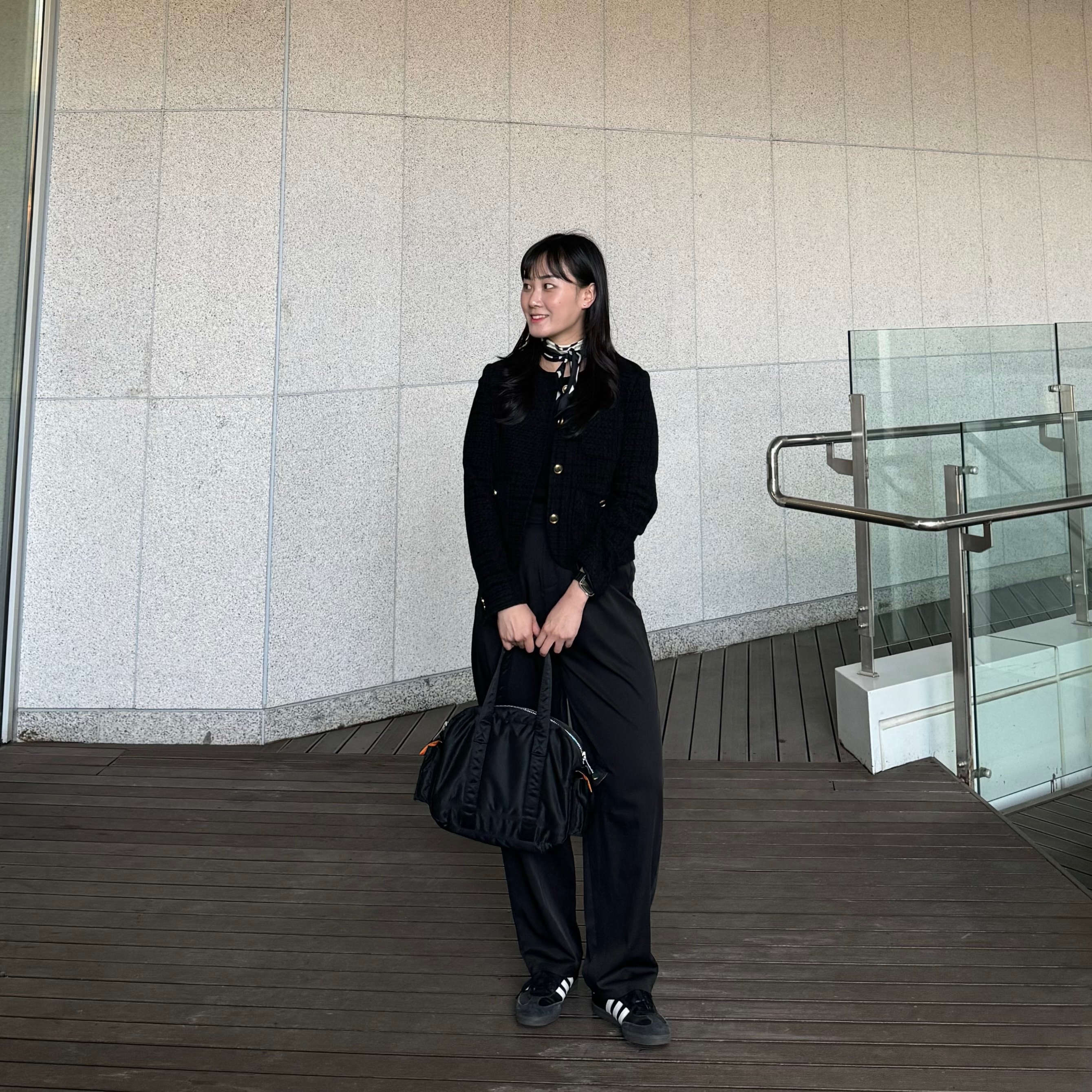 Porter Tanker Duffle Bag S Black 착용 스타일 - 1