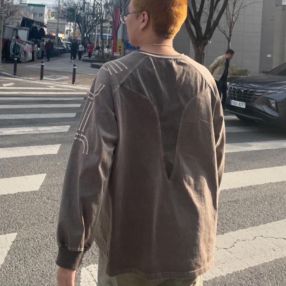 Ignota Core:6 Type.1 Column Long Sleeve T-Shirt Brown, Ignota Core:6 Type.1 Column Long Sleeve T-Shirt Light Beige 착용 스타일 - 1