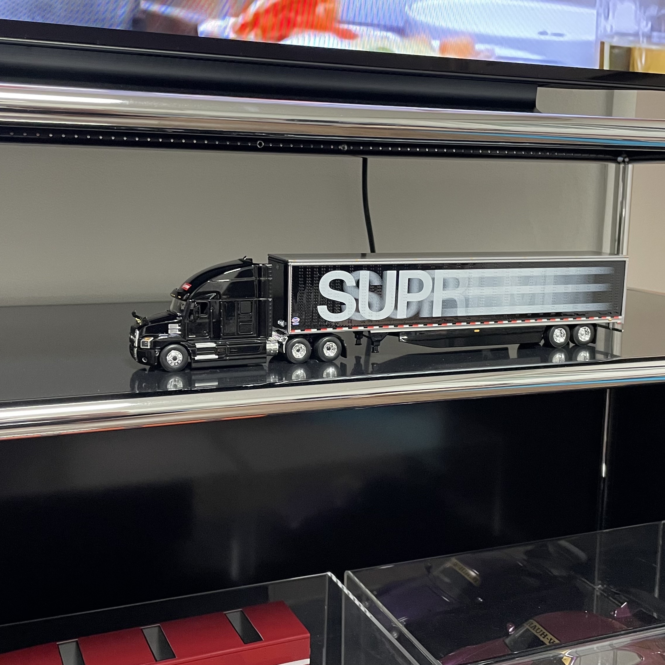 Supreme x First Gear Truck Black - 24SS 착용 스타일