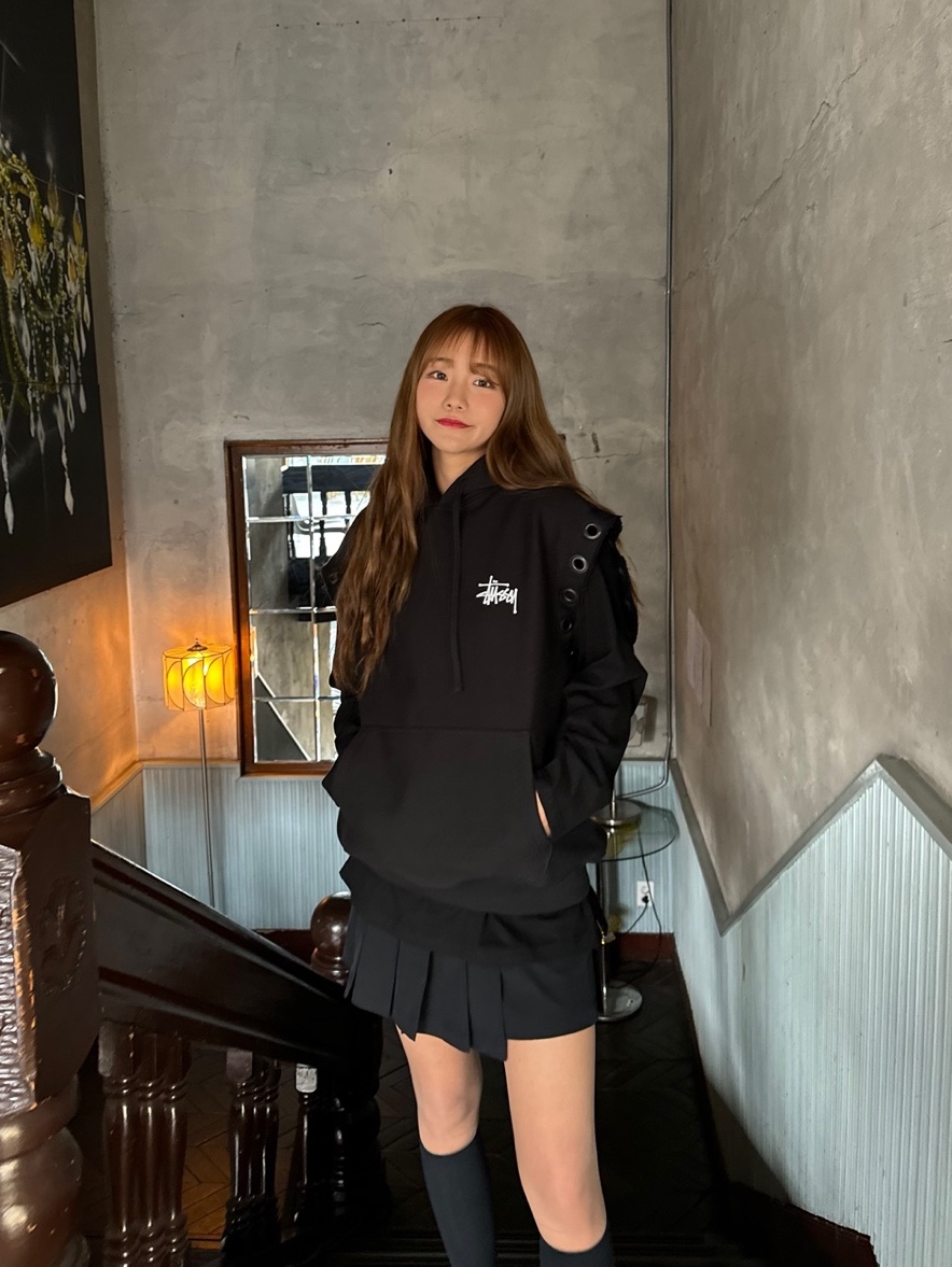 Junya Watanabe x Stussy Hooded Vest Black, Nike x Martine Rose Shox MR4 Black 착용 스타일 - 3