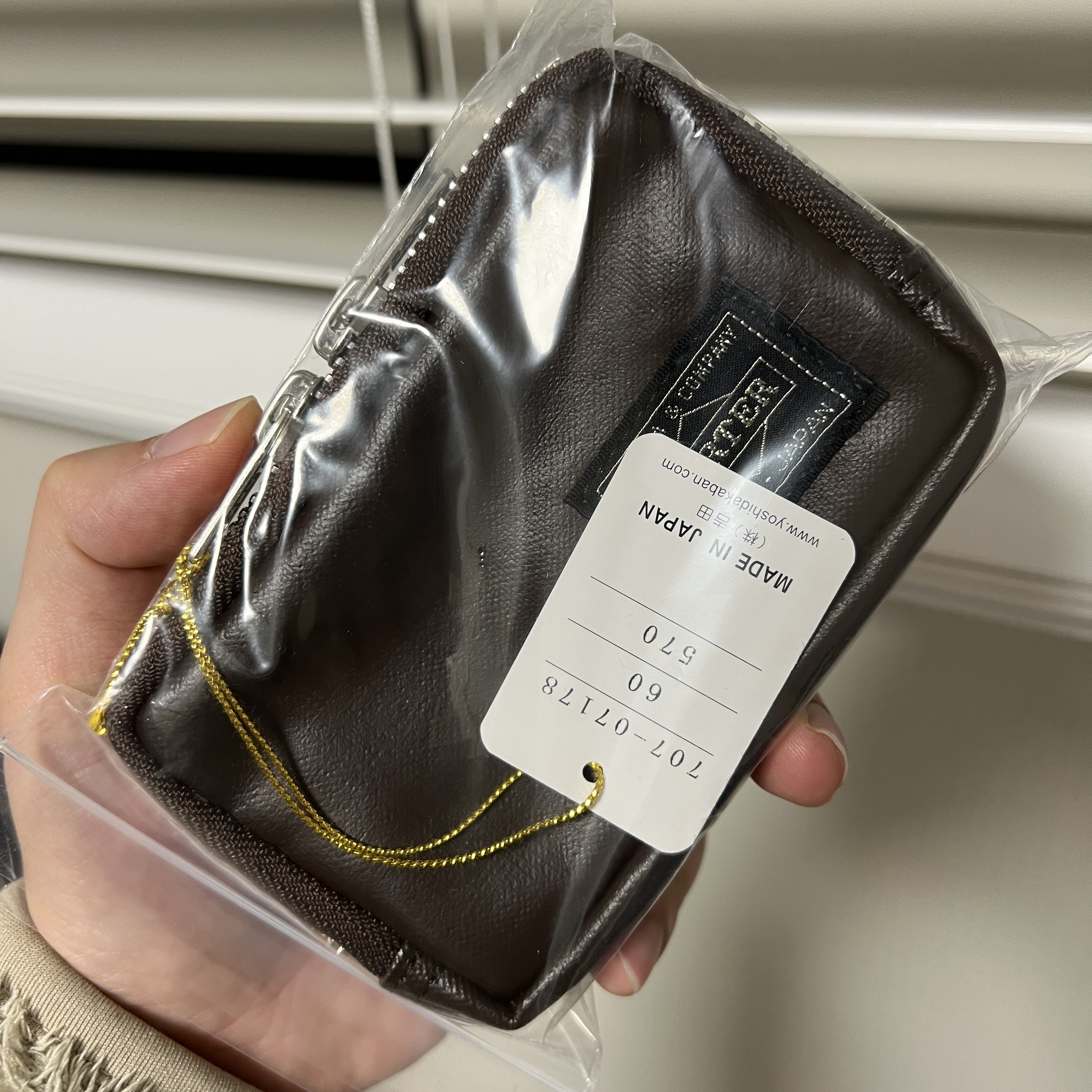 Porter Freestyle Multi Coin Case Brown 착용 스타일