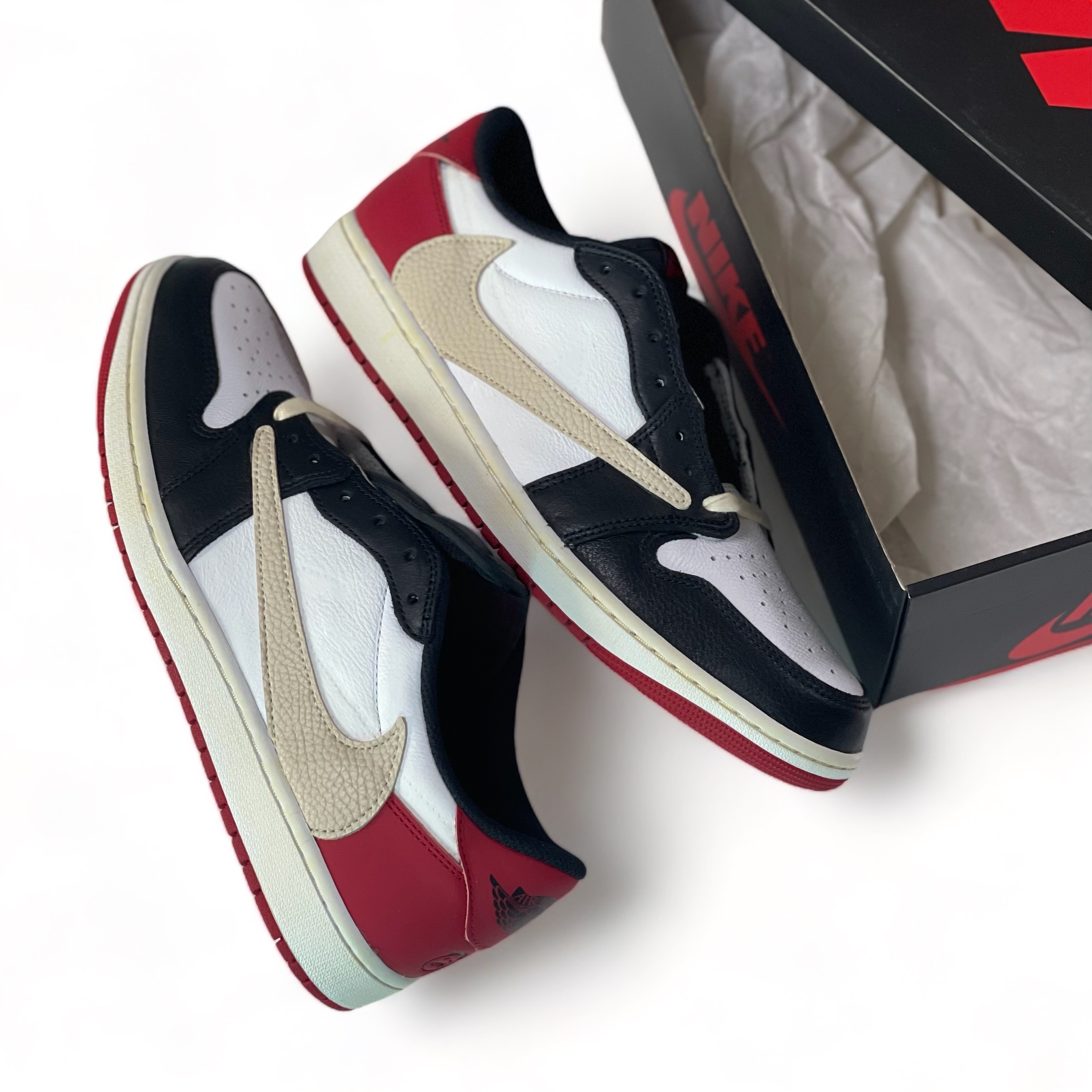 Jordan 1 Retro Low OG Black Toe 착용 스타일 - 2