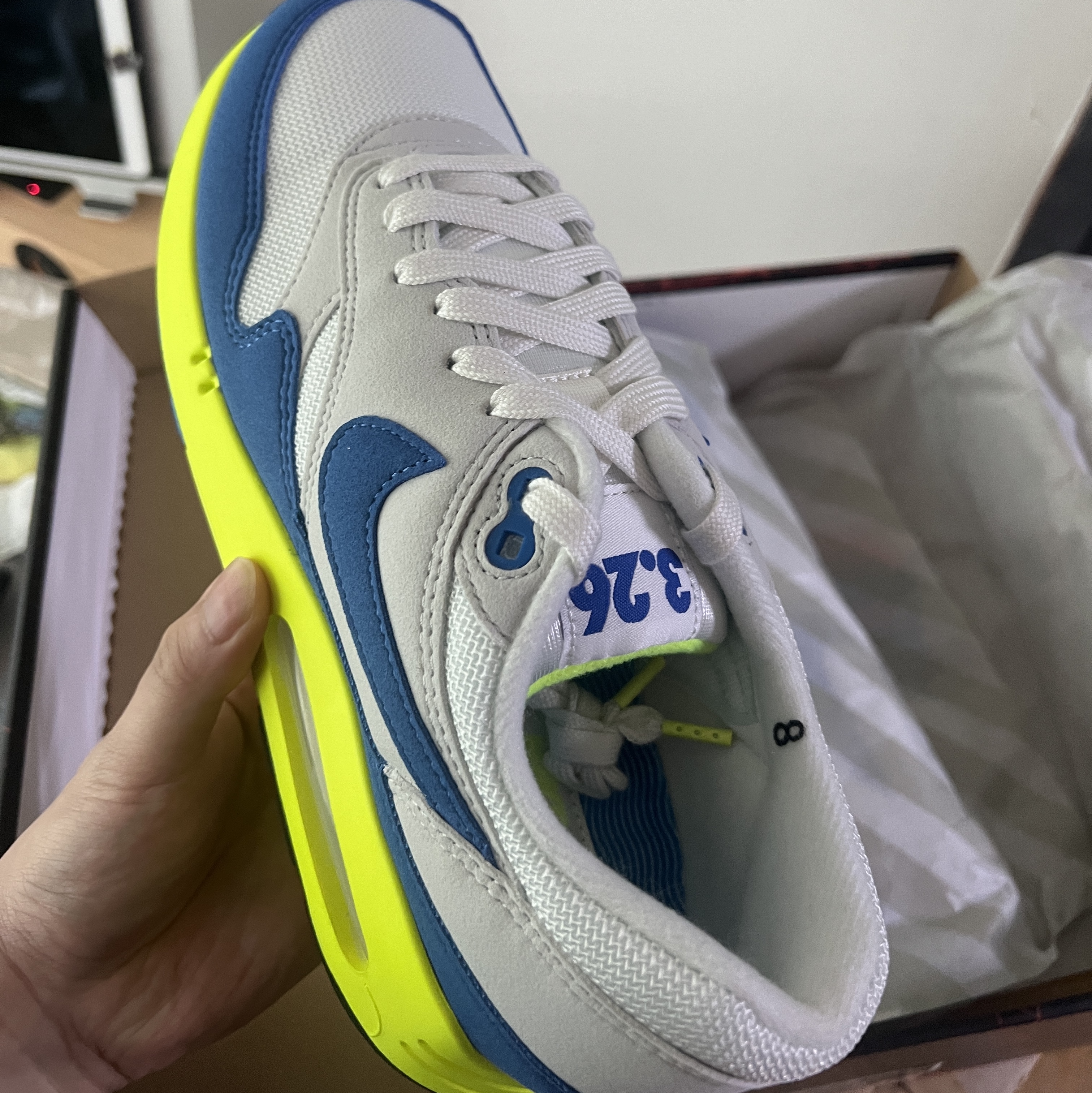 Nike Air Max 1 '86 OG Royal Volt 착용 스타일 - 1