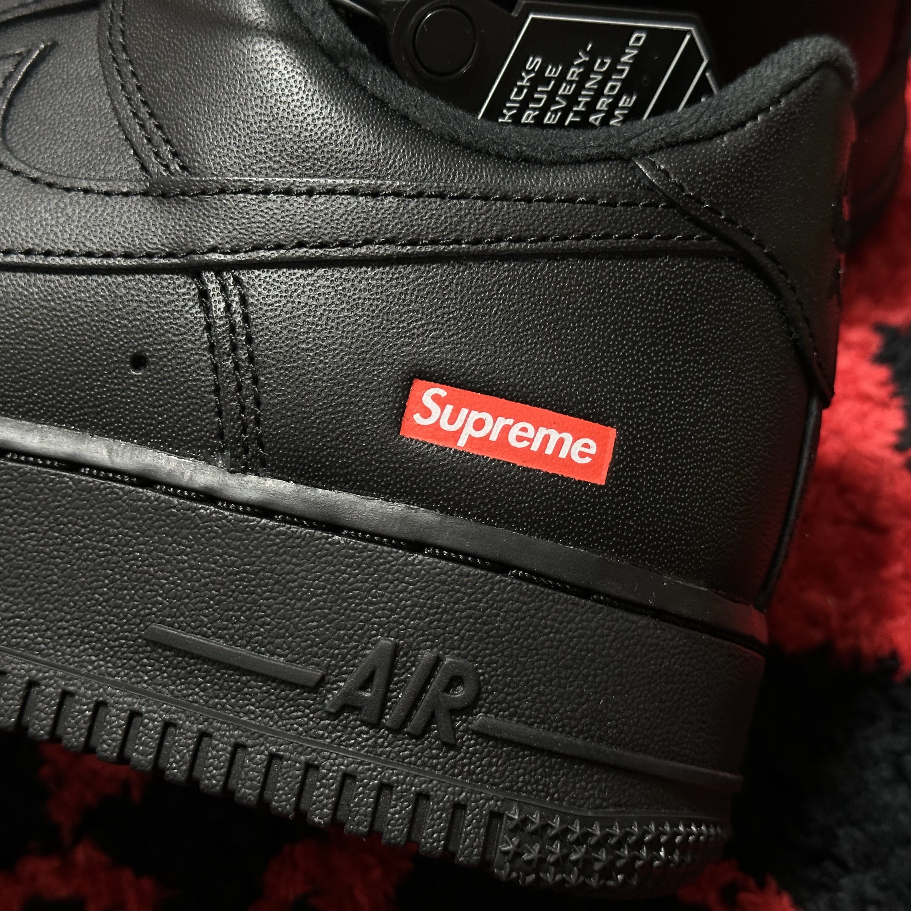 Nike x Supreme Air Force 1 Low Black 착용 스타일