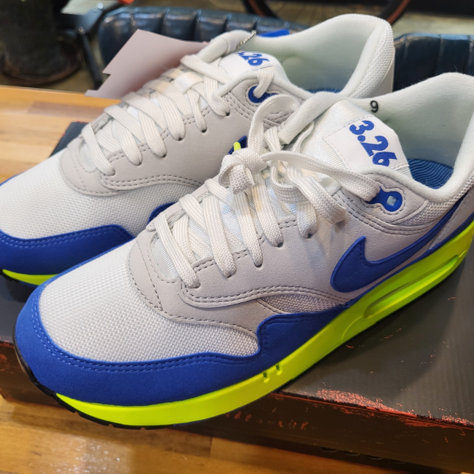 Nike Air Max 1 '86 OG Royal Volt 착용 스타일 - 4