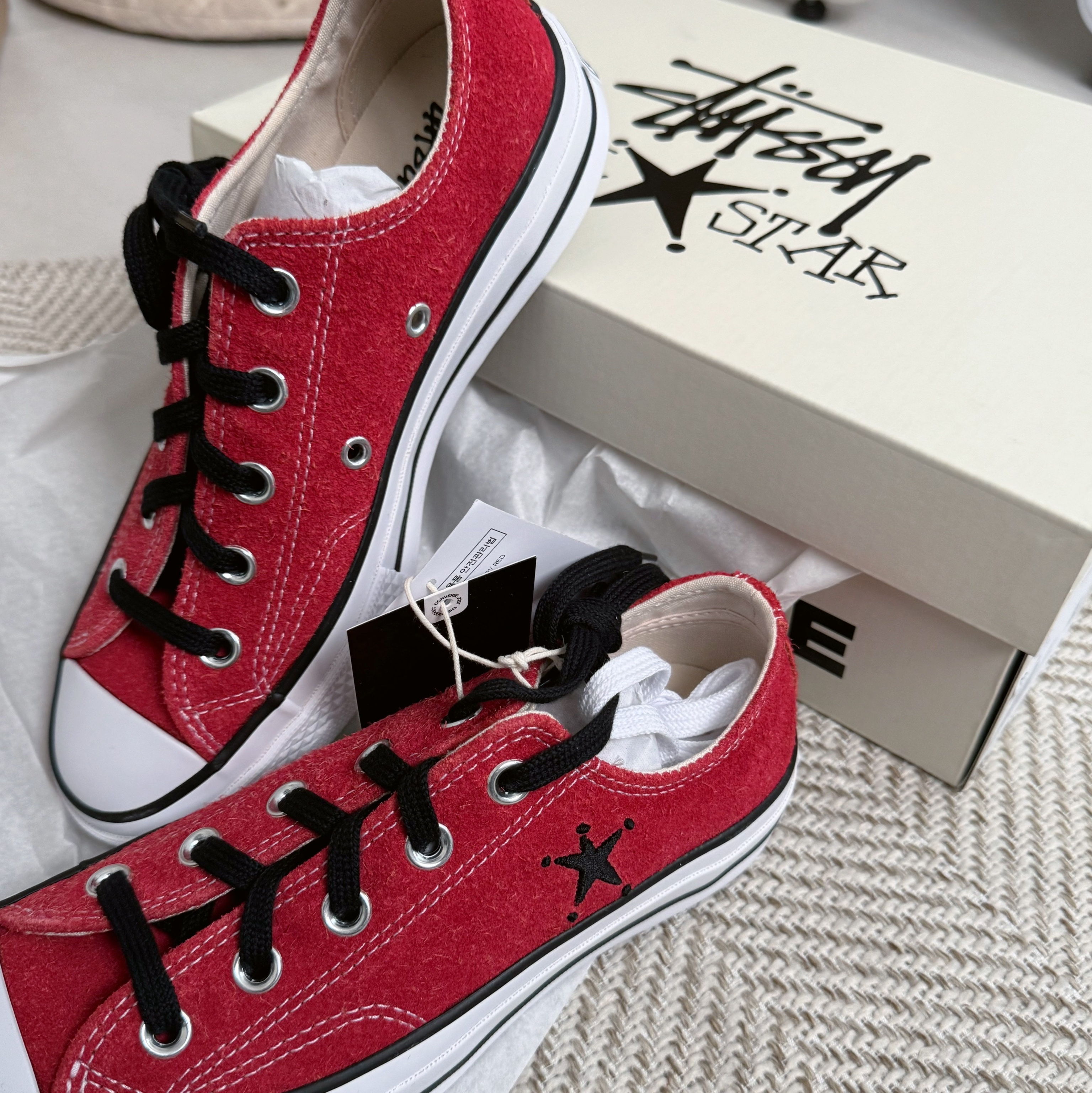 Converse x Stussy Chuck 70 Ox Poppy Red 착용 스타일 - 4