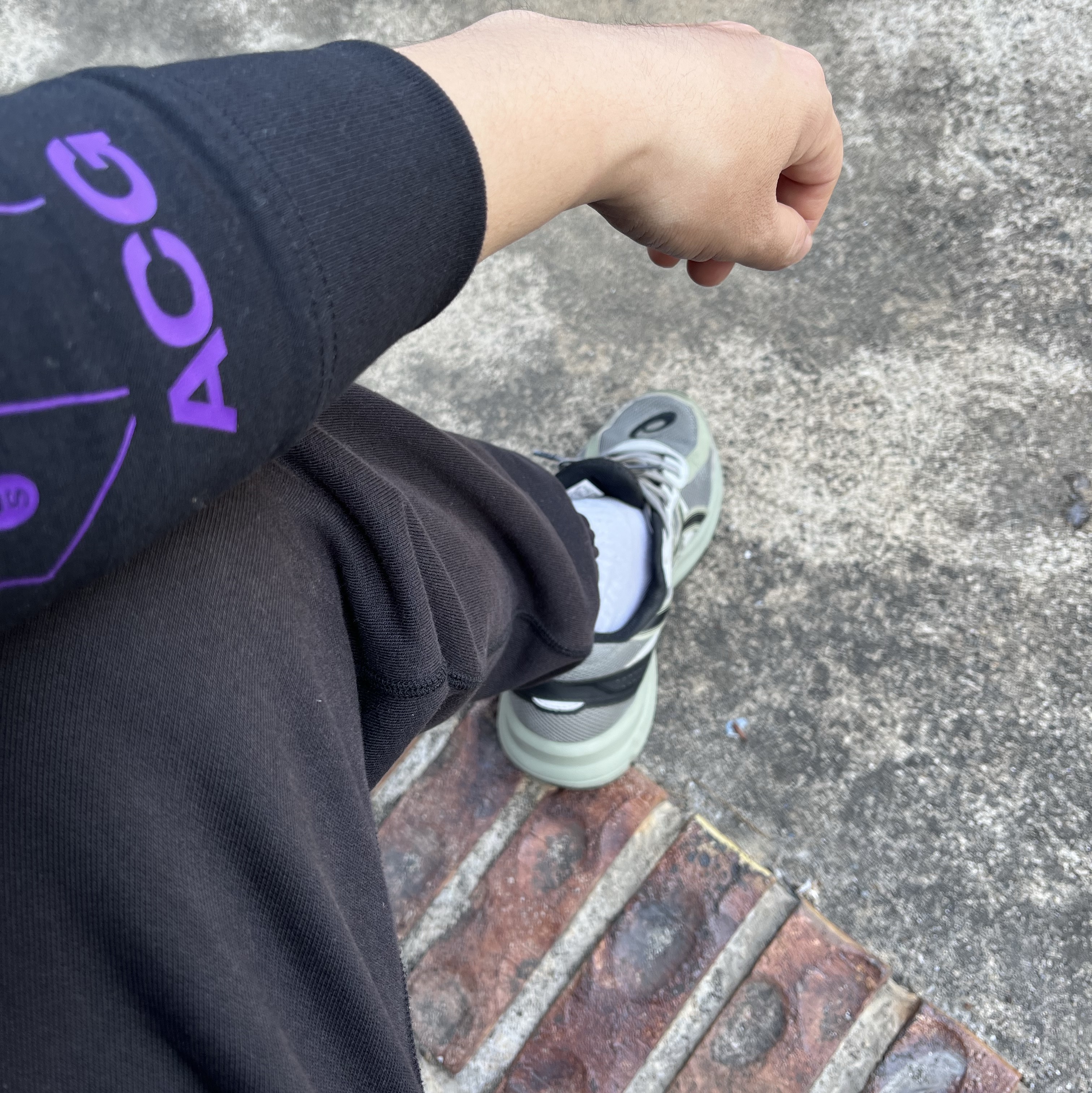 Asics Jog 100 S Sheet Rock - 2E Wide, Nike ACG Manhole Long Sleeve T-Shirt Black - Asia 착용 스타일