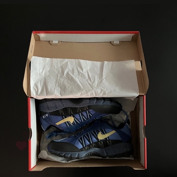 Nike Air Humara Deep Royal Blue and Light Ultramarine 착용 스타일