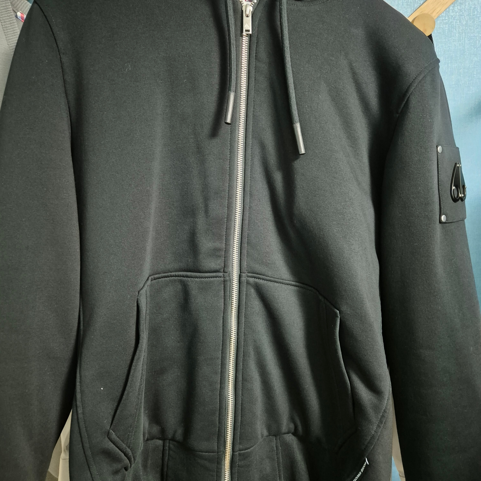 Moose Knuckles Classic Bunny 3 White Lining Zip Hoodie Black - 22FW 착용 스타일 - 1