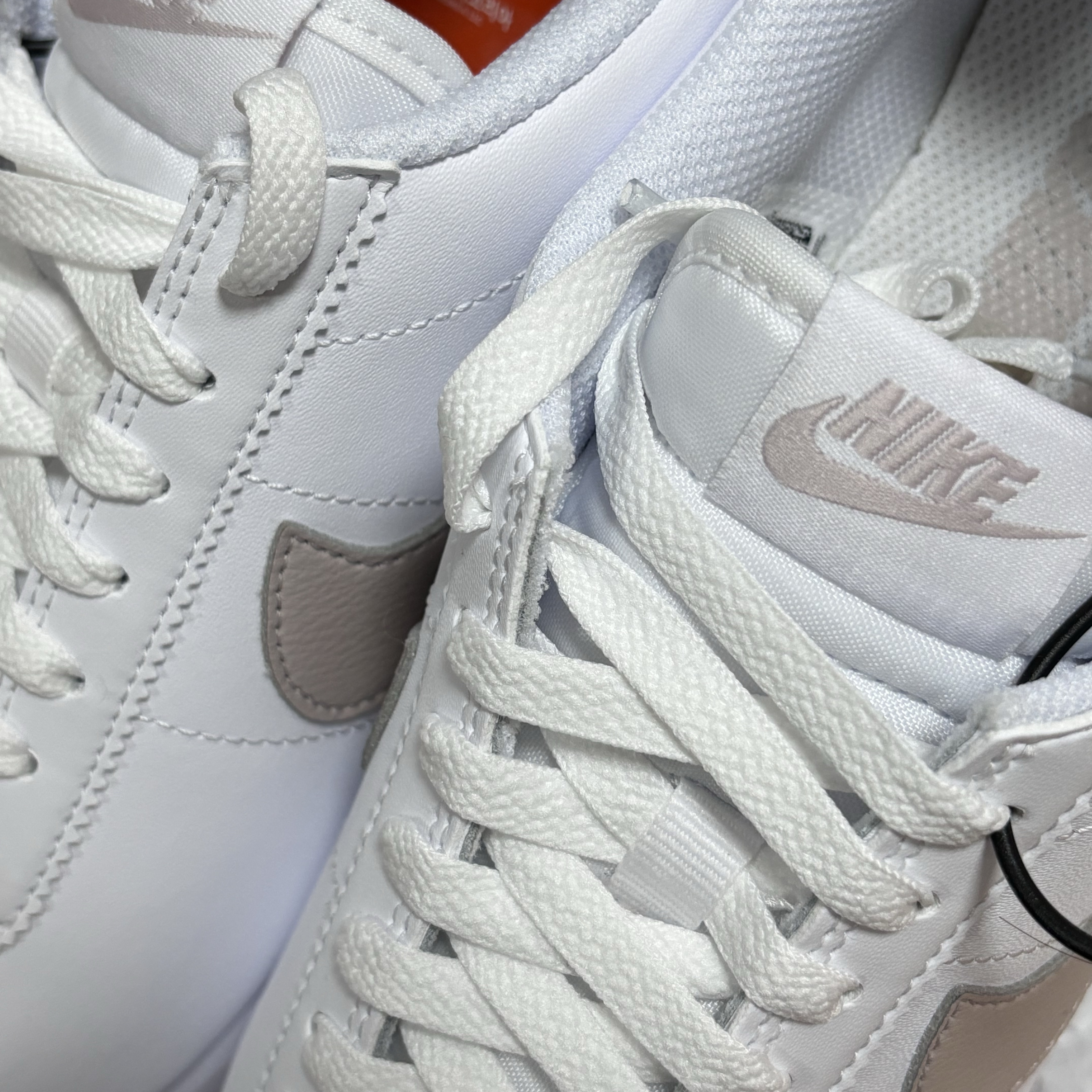(W) Nike Cortez White Platinum Violet 착용 스타일