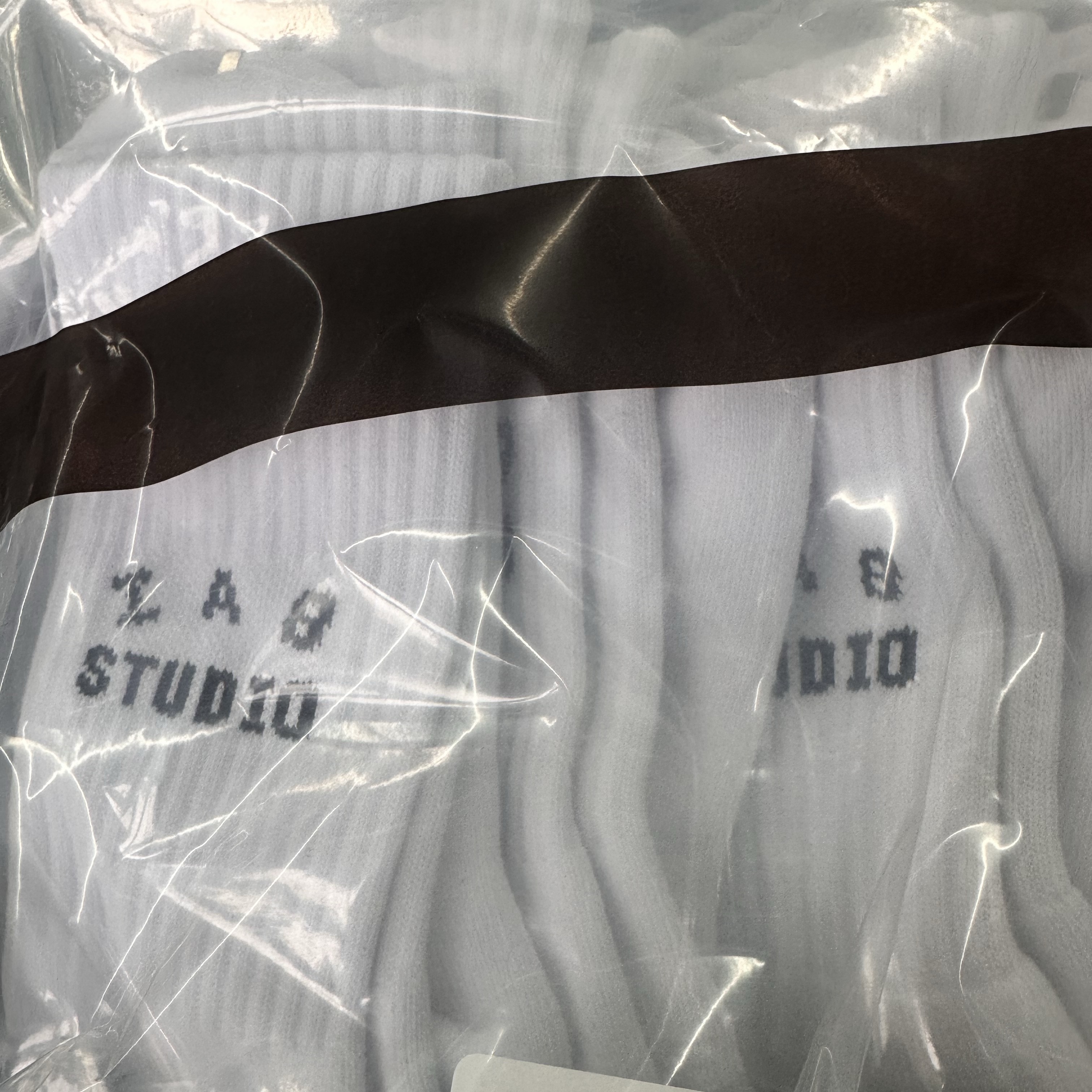 IAB Studio Socks White (5 Pack) 착용 스타일