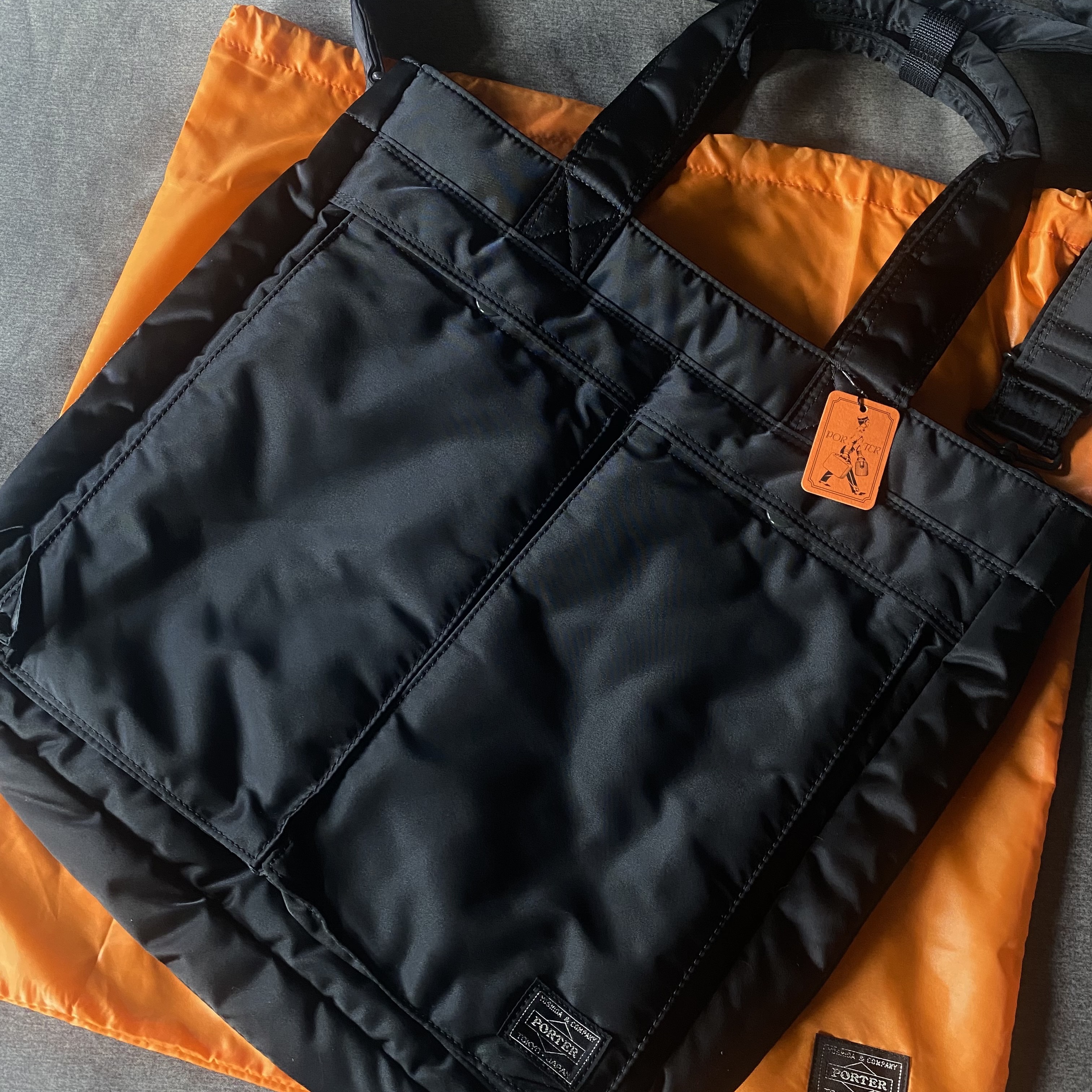 Porter Tanker 2Way Tote Bag Black 착용 스타일