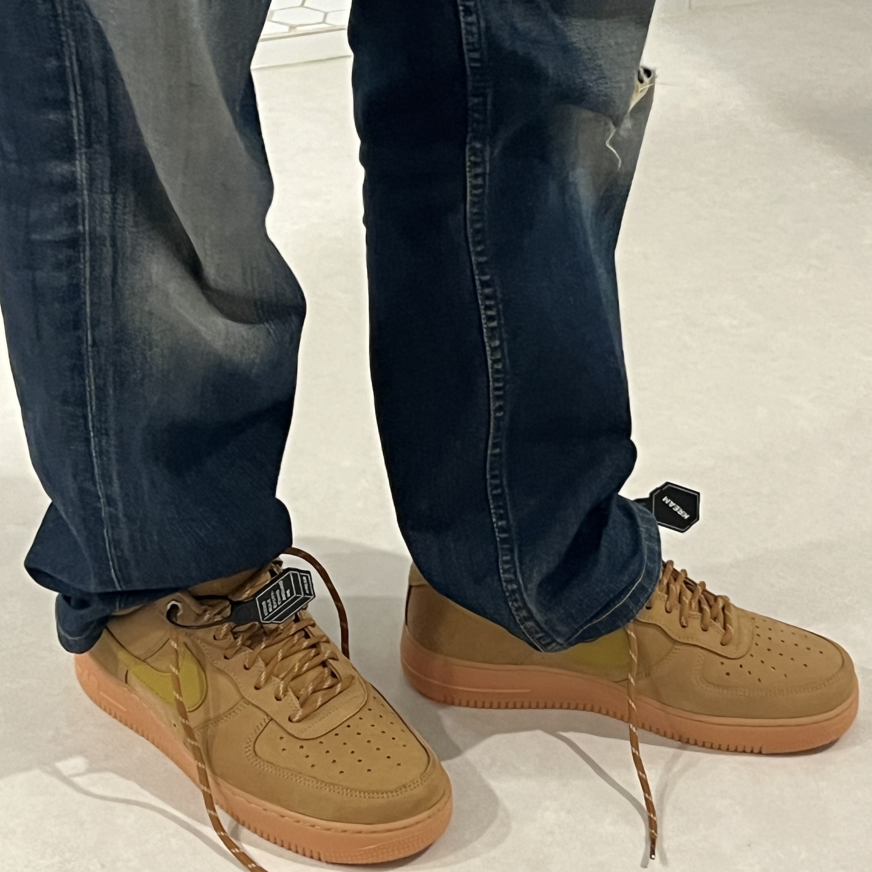 Nike Air Force 1 '07 WB Flax 착용 스타일