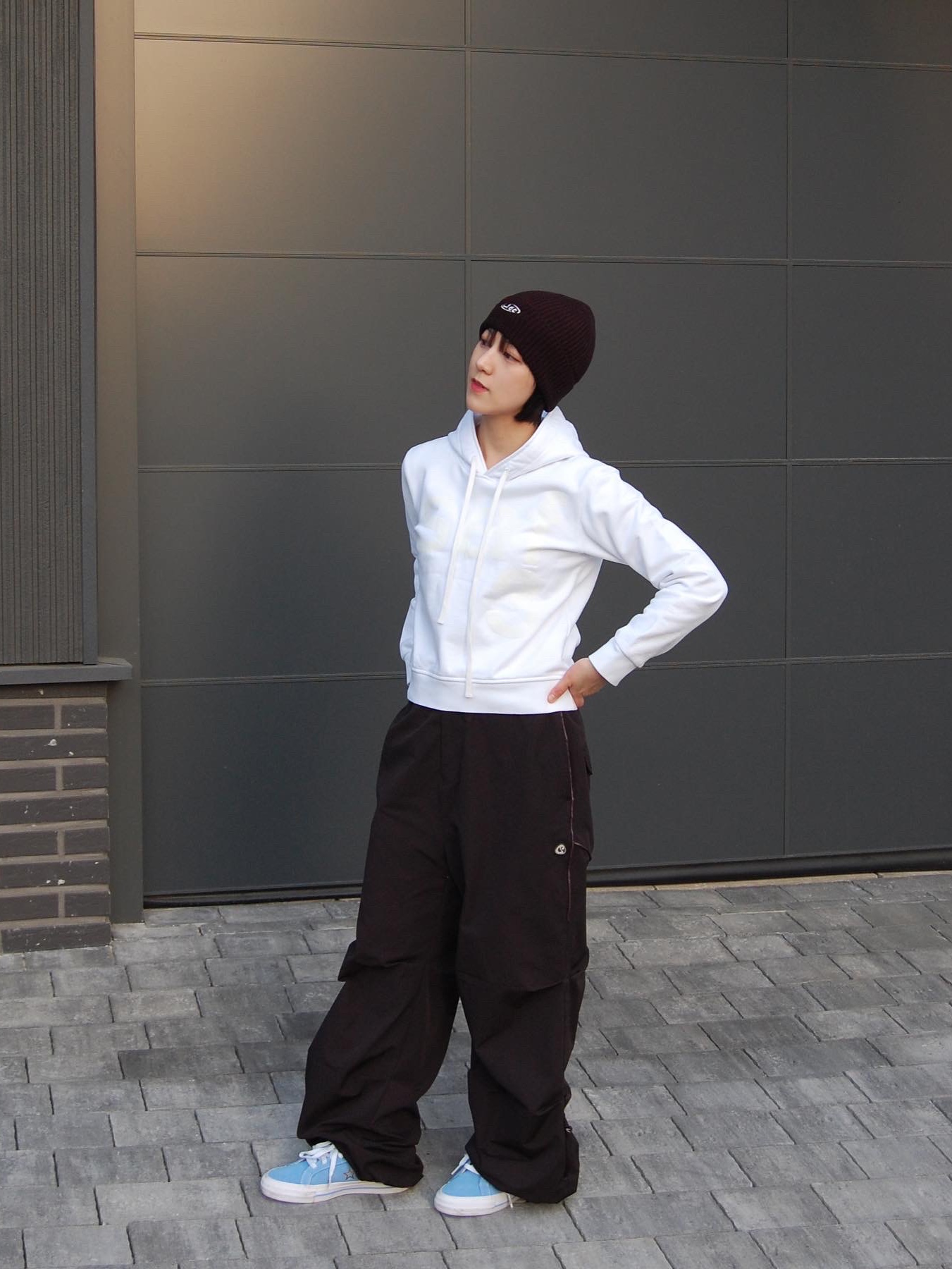 [KREAM 단독] Safarispot Women 1/2 Basic Safari Hoodie White, Converse One Star Pro Ox Suede Light Blue 착용 스타일 - 2