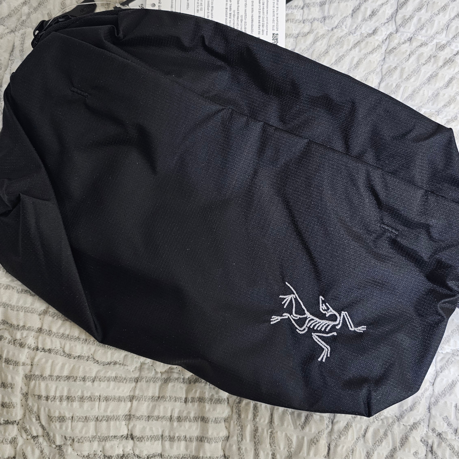 Arc'teryx Heliad 6 Crossbody Bag Black 착용 스타일