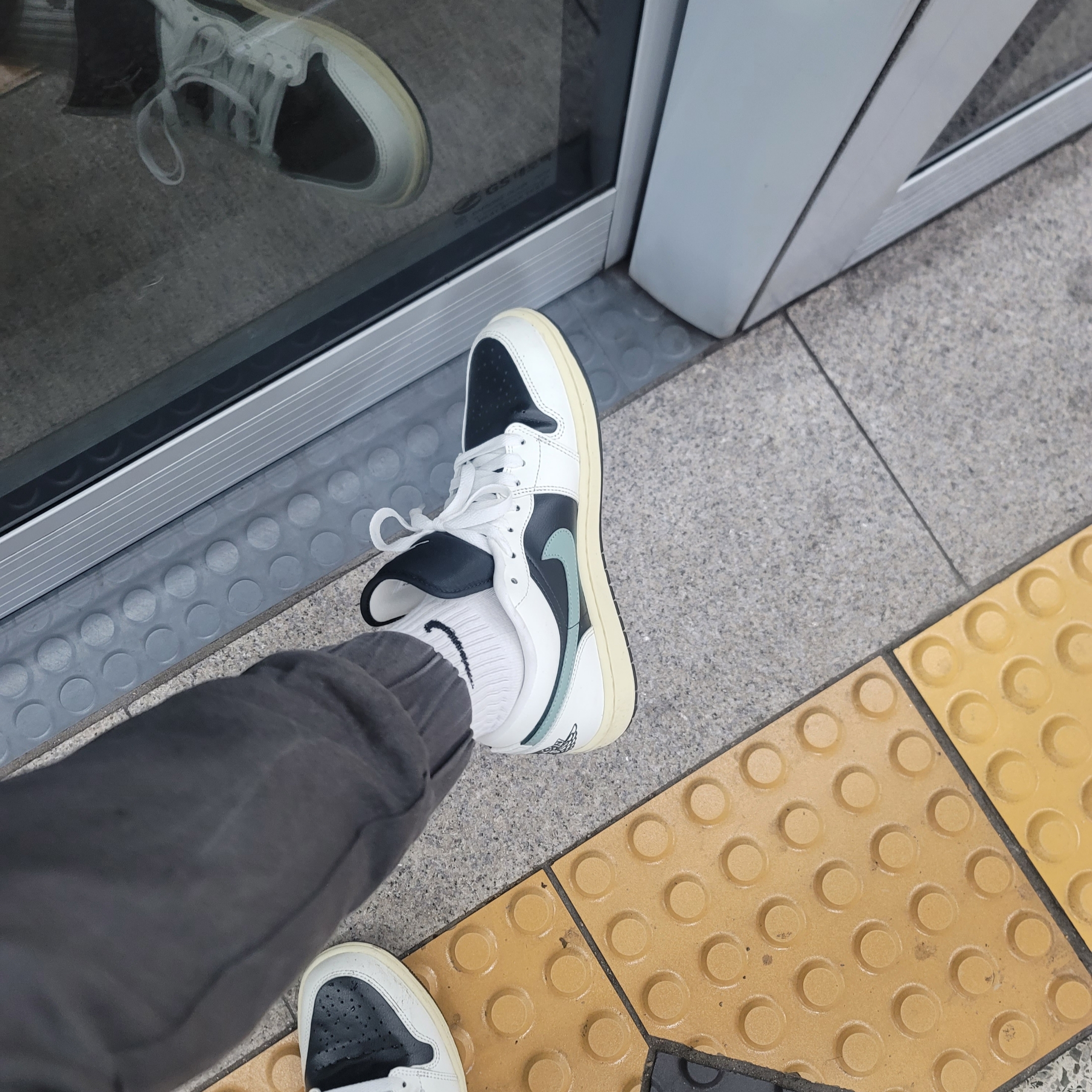(W) Jordan 1 Low Anthracite Sail 착용 스타일