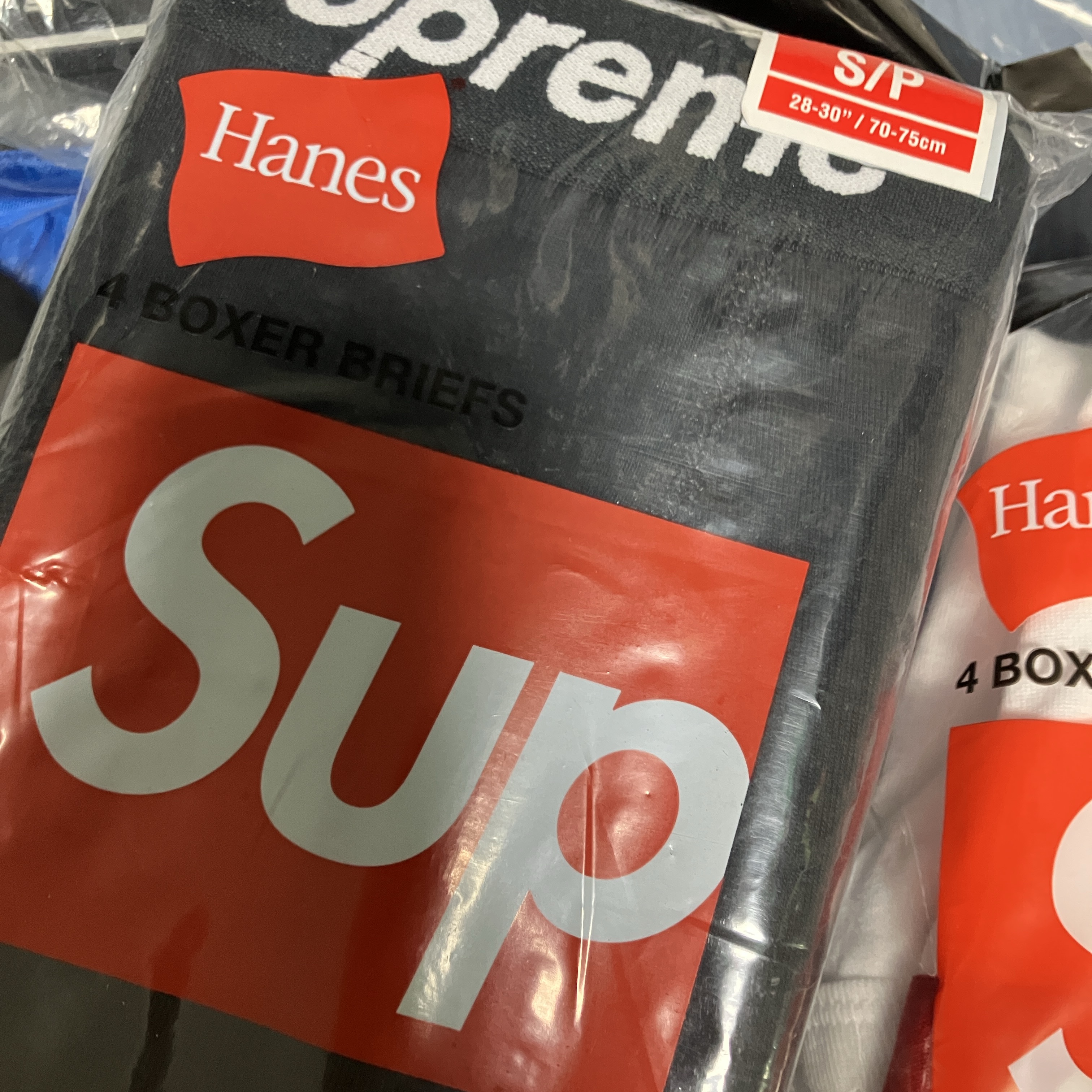 Supreme Hanes Boxer Briefs Black (4 Pack) 착용 스타일