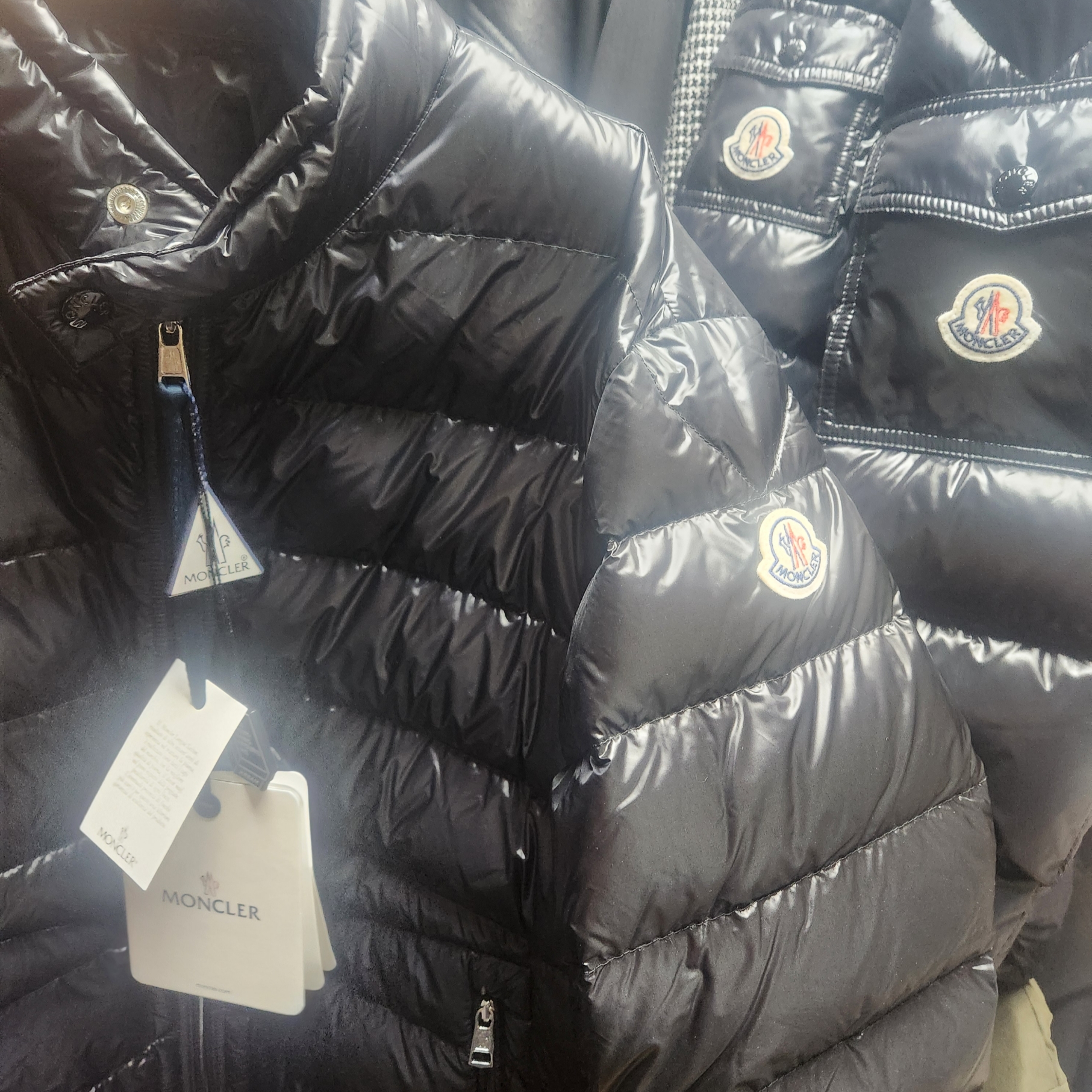 Moncler Acorus Short Down Jacket Black - 23FW, Moncler Maya Short Down Jacket Black - 23FW 착용 스타일