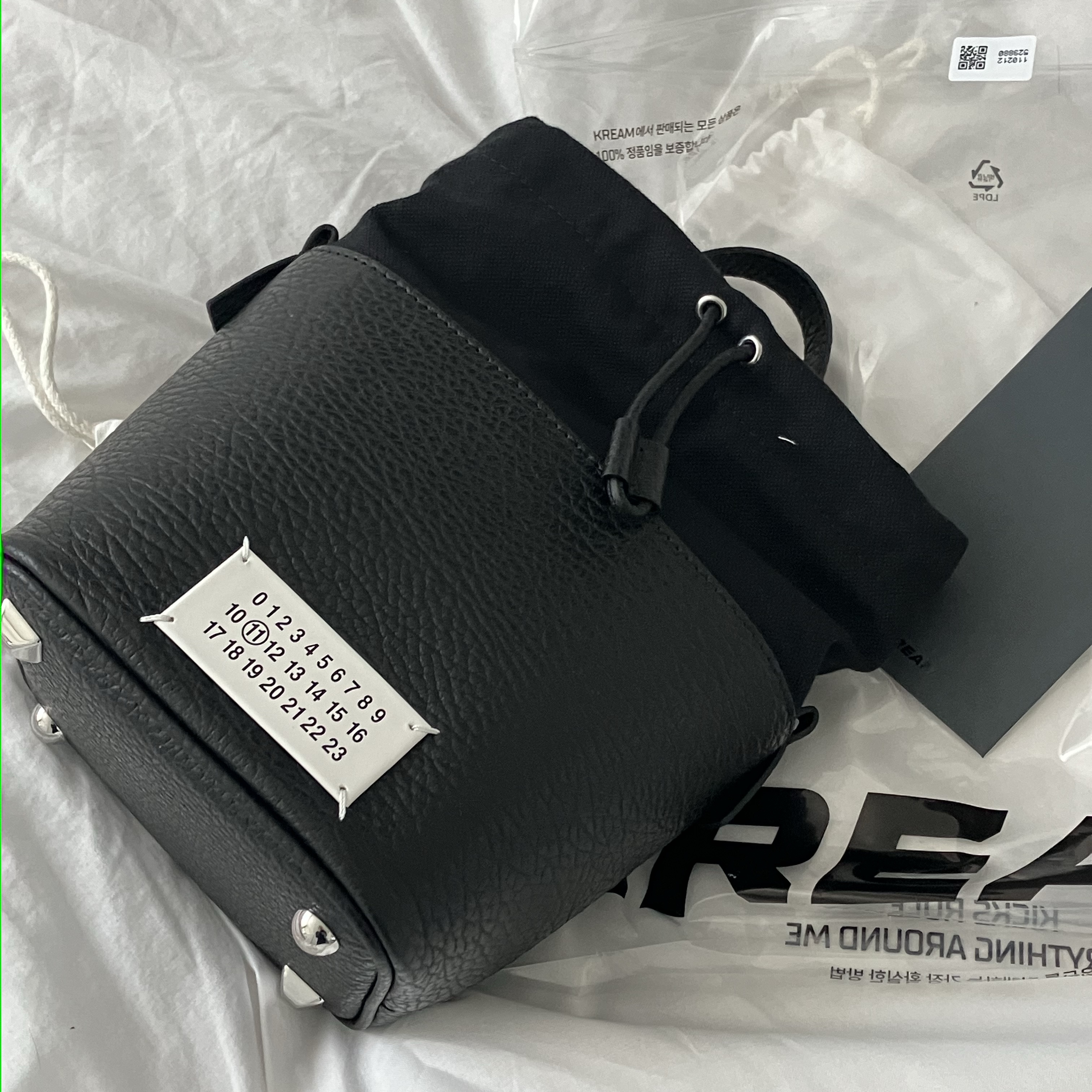 Maison Margiela 5AC Bucket Bag Black 착용 스타일