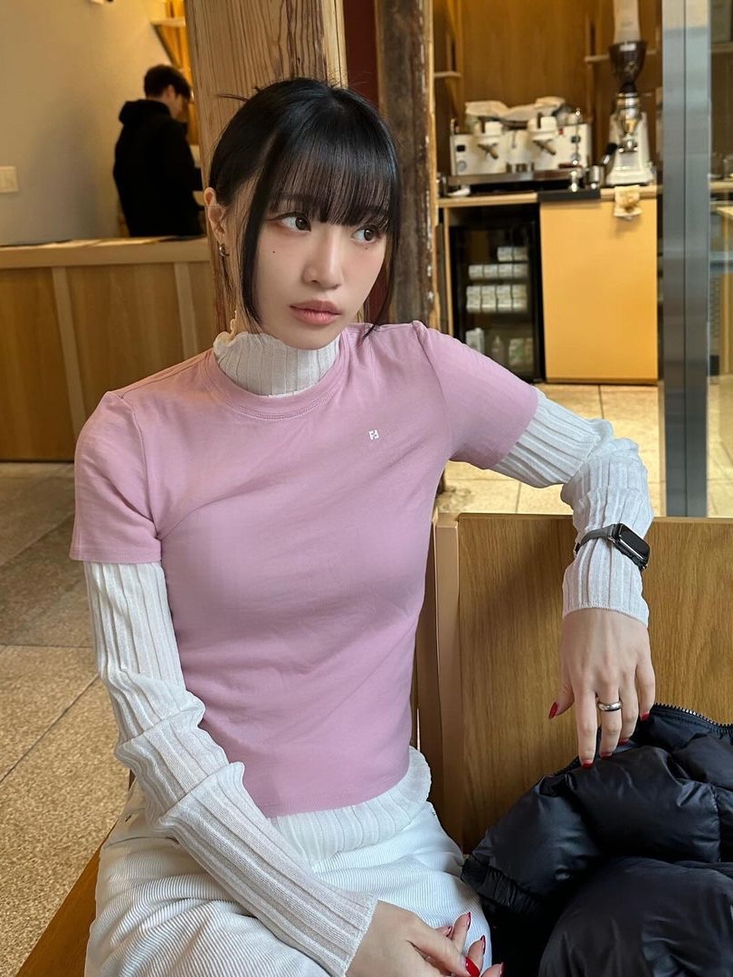 STUDIOTABLE Soft Wool Simbol Top Pink, STUDIOTABLE Soft Wool Simbol Top Ivory 착용 스타일