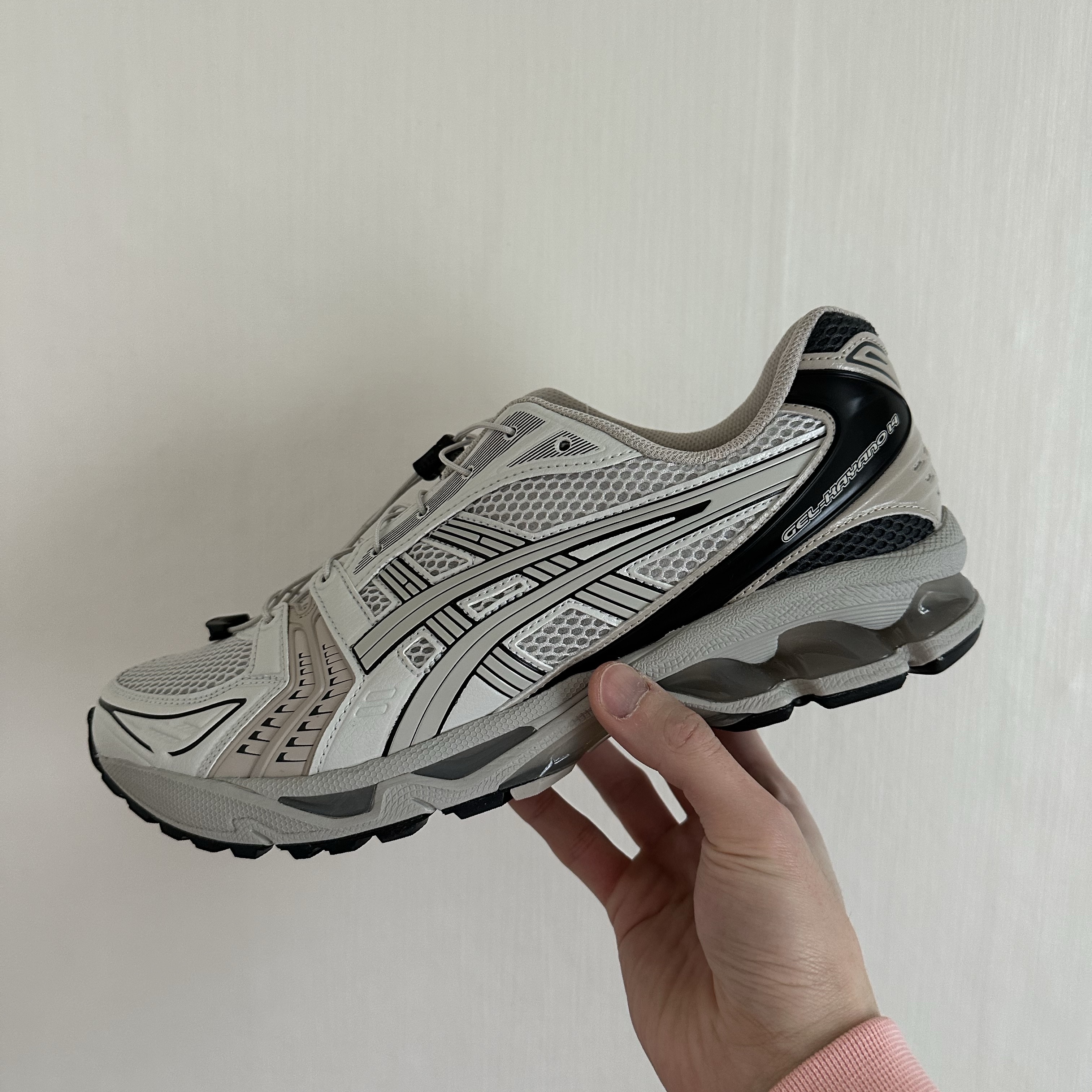 Asics Unlimited Gel-Kayano 14 Smoke Grey 착용 스타일