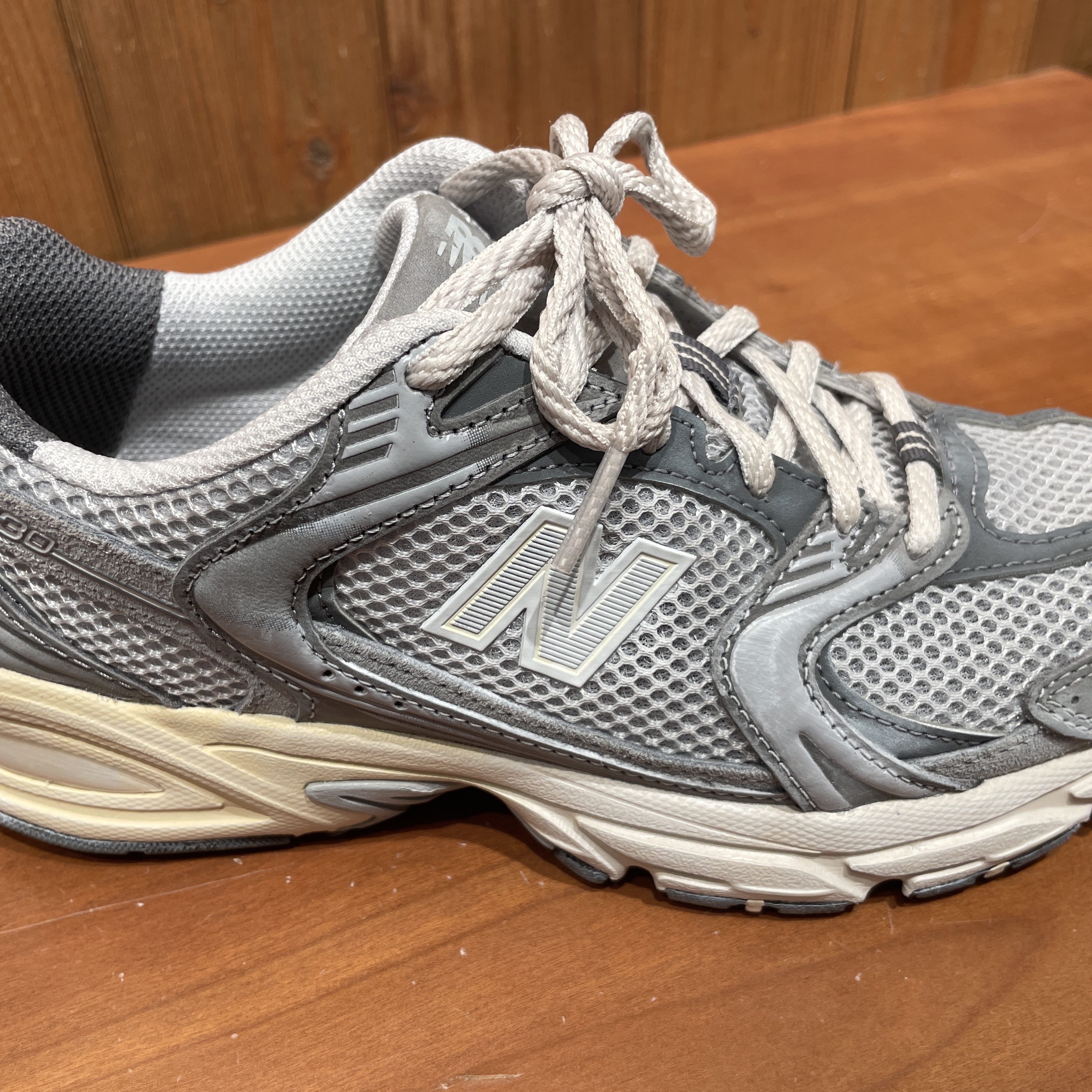 New Balance 530 Premium Vintage Grey Matter 착용 스타일