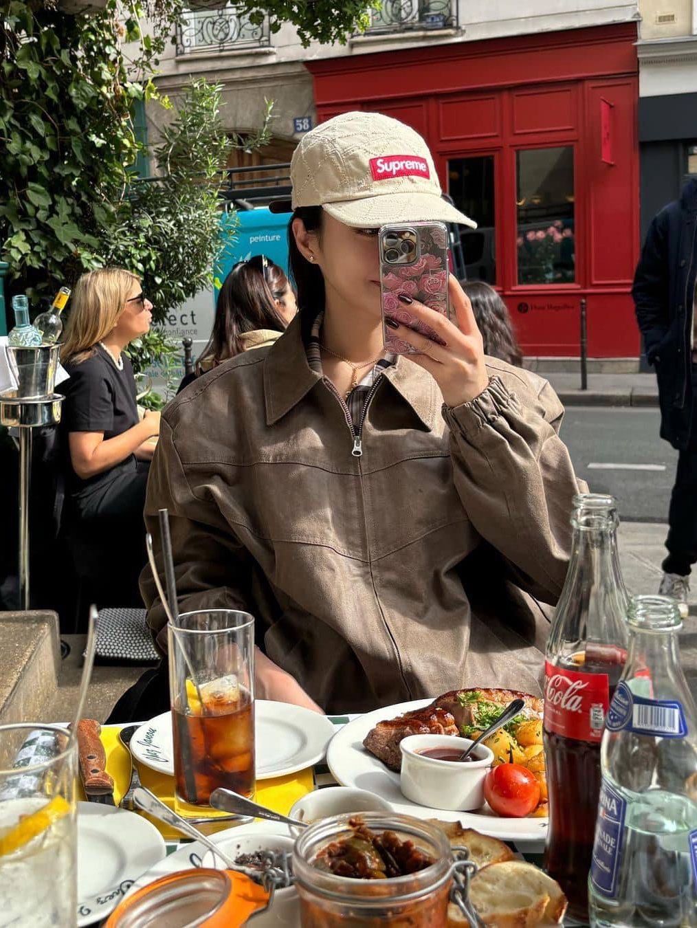 Supreme Washed Chino Twill Camp Cap Black, Supreme Punched Denim Camp Cap Dyed Beige - 23FW 착용 스타일 - 3
