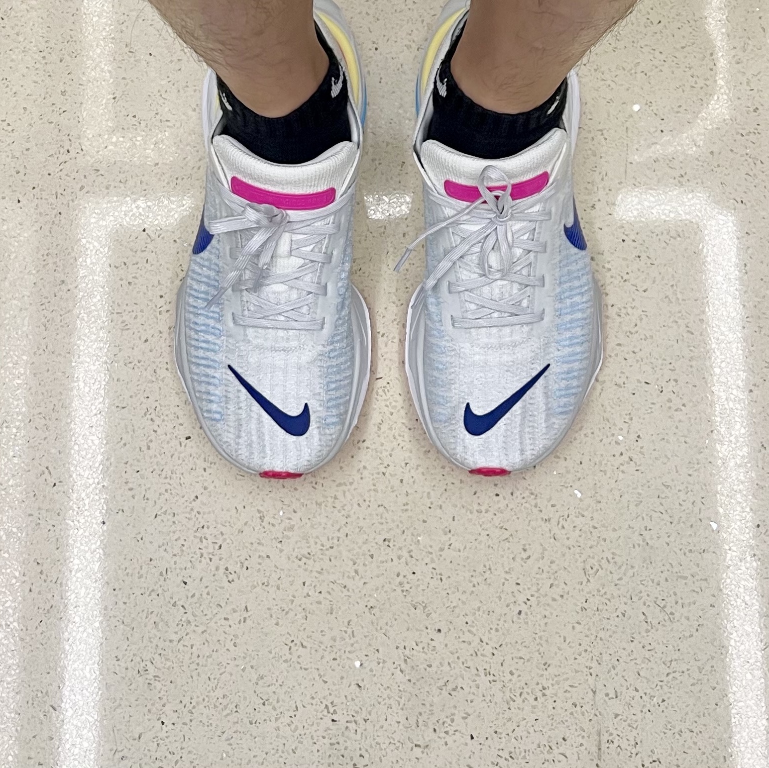 Nike ZoomX Invincible Run Flyknit 3 Fierce Pink Deep Royal Blue 착용 스타일