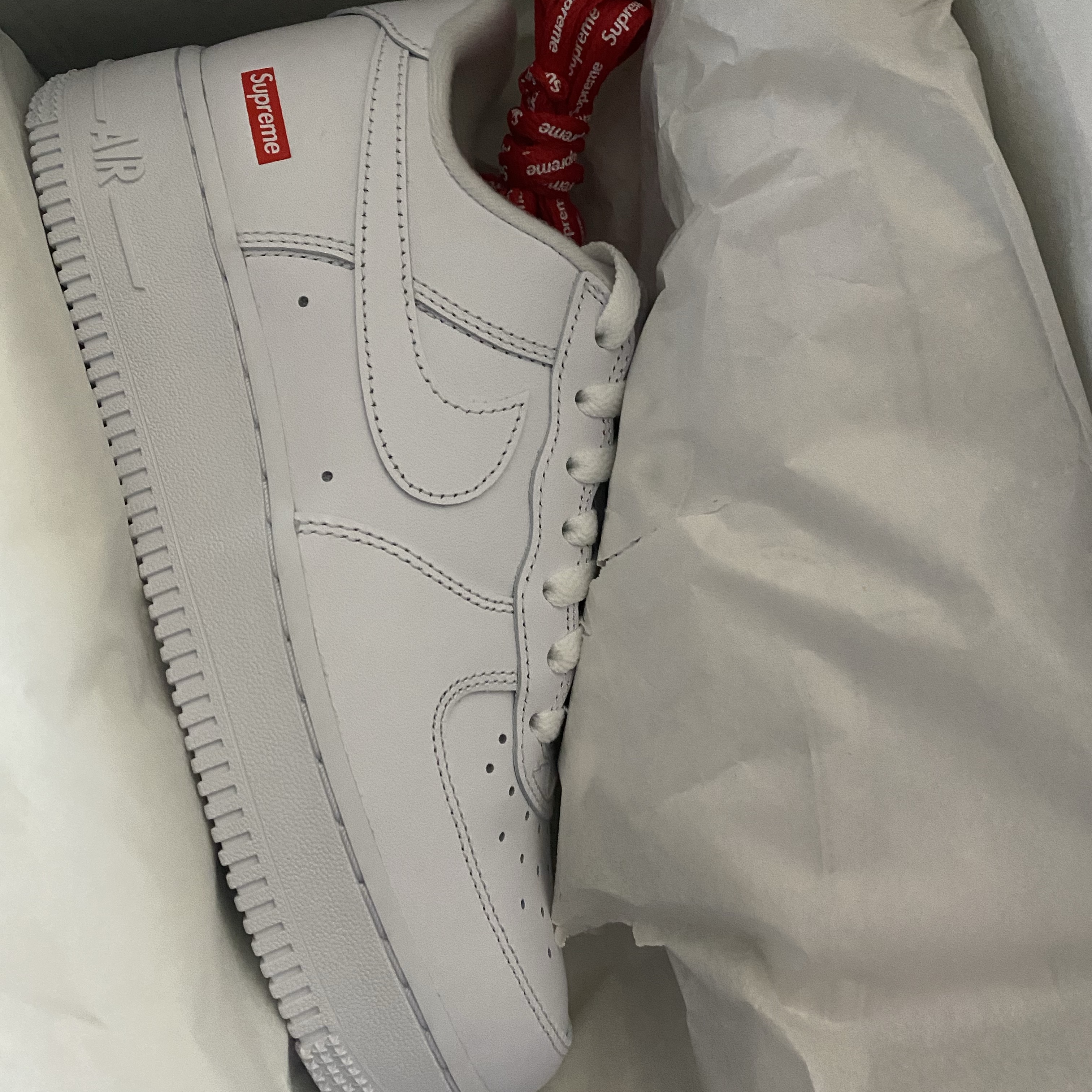 Nike x Supreme Air Force 1 Low White 착용 스타일