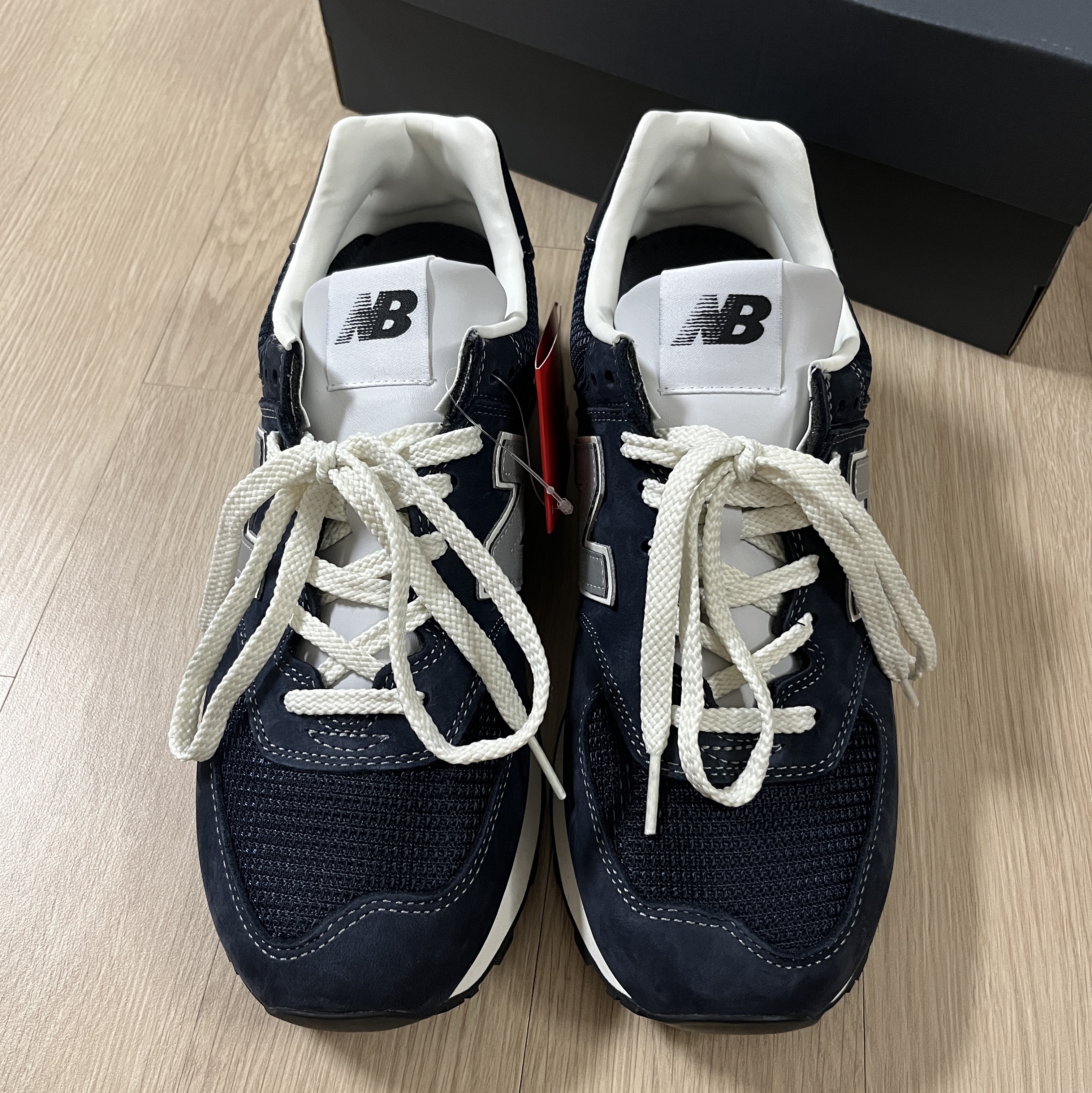 New Balance x Pottery 574 Premium Hard Navy 착용 스타일 - 1