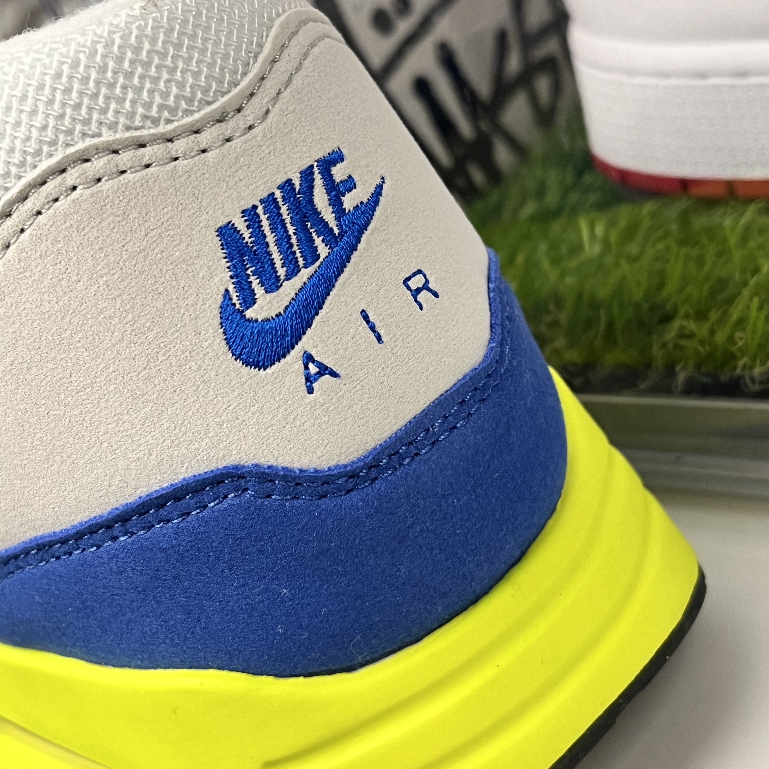 Nike Air Max 1 '86 OG Royal Volt 착용 스타일 - 2