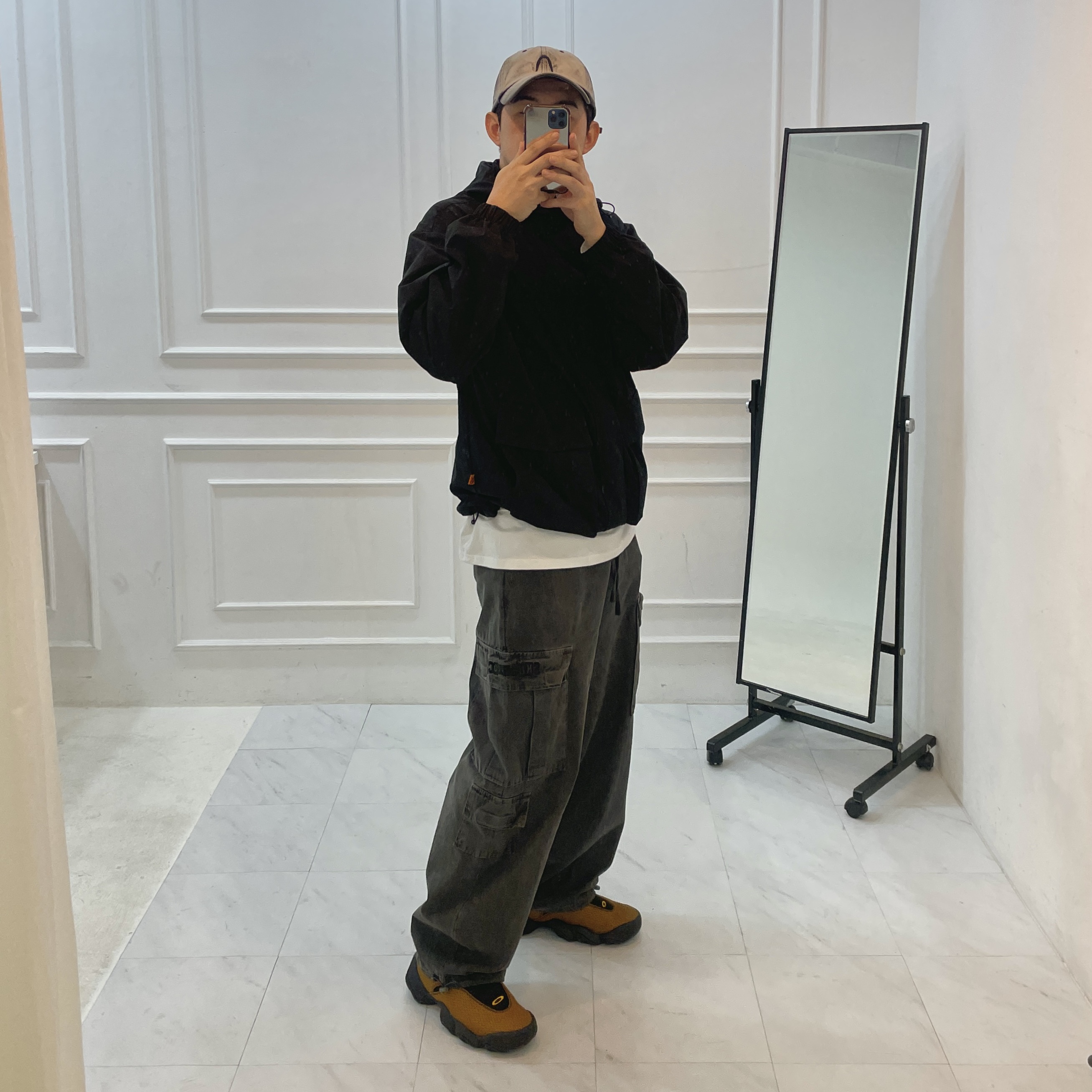 Oakley Factory Team x Brain Dead Jacquard Flesh Yellow Black 착용 스타일