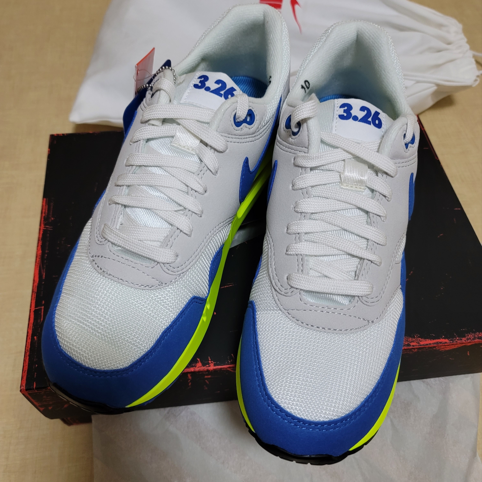 Nike Air Max 1 '86 OG Royal Volt 착용 스타일 - 1