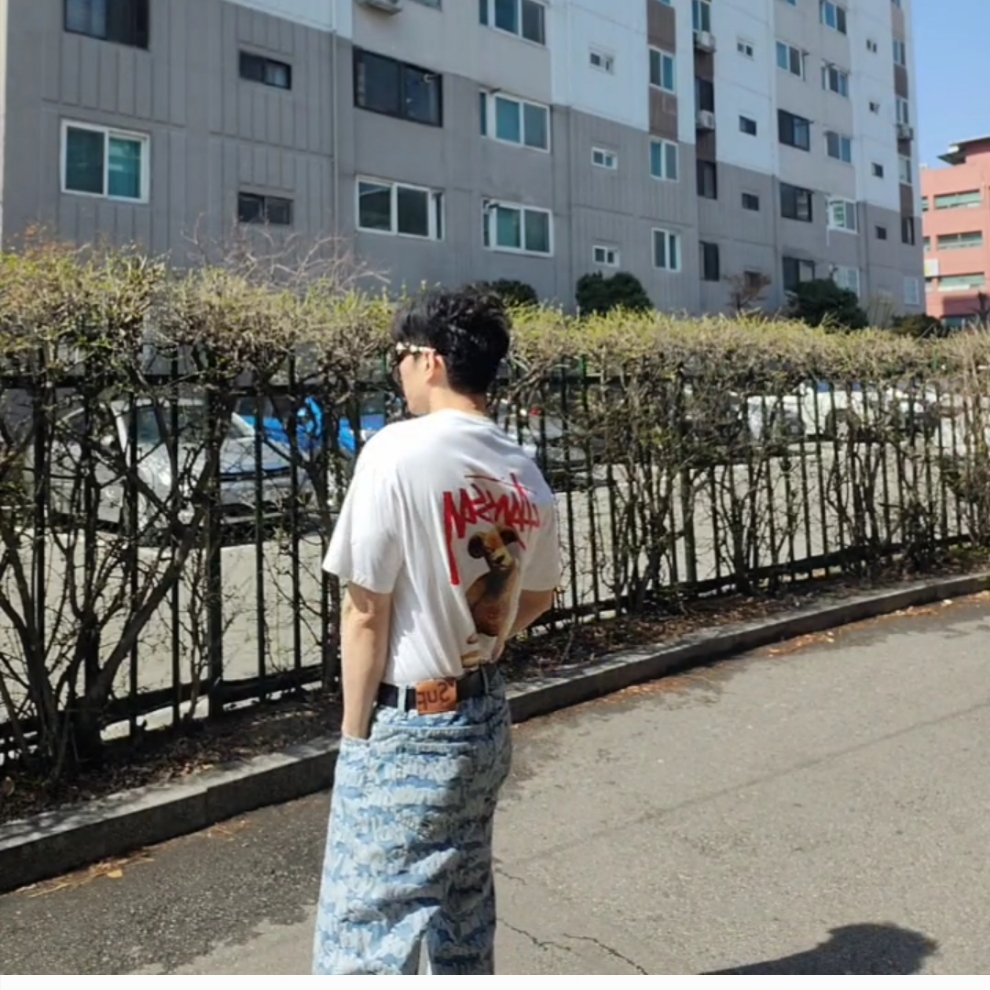 Supreme Fat Tip Jacquard Regular Jean Blue - 22SS, Stussy Built Tough T-Shirt White 착용 스타일 - 1