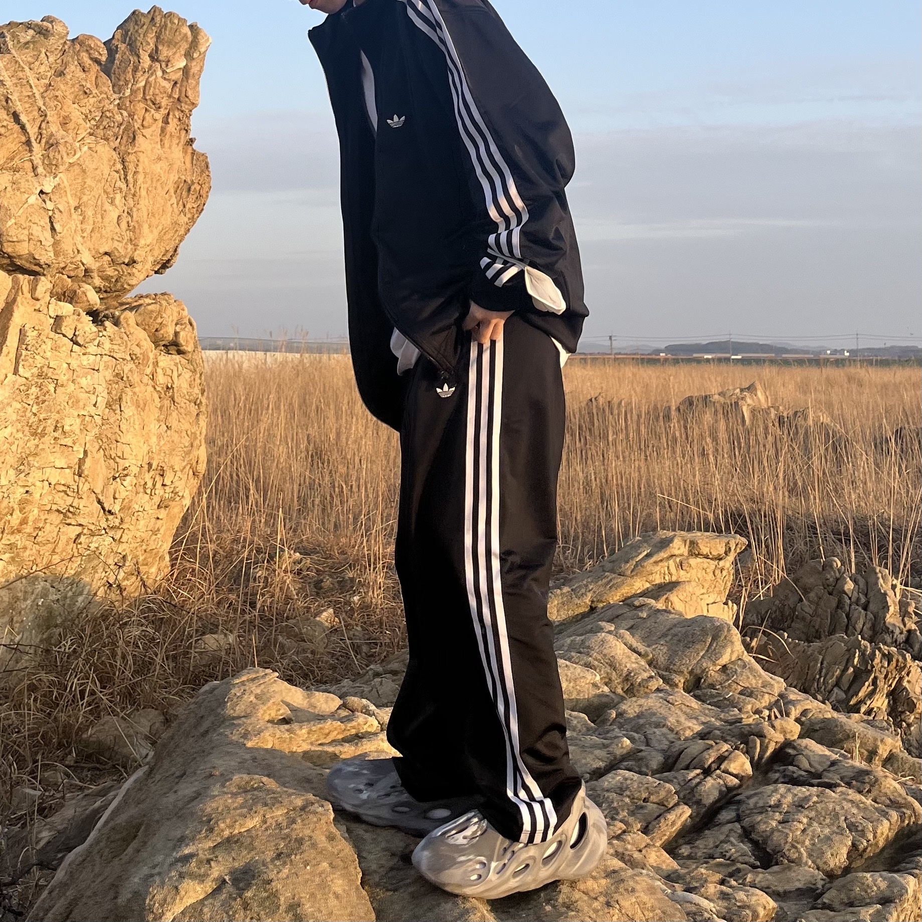 Adidas Yeezy Foam RNNR MX Granite, Adidas Originals Beckenbauer Track Jacket Black - KR Sizing 착용 스타일 - 3