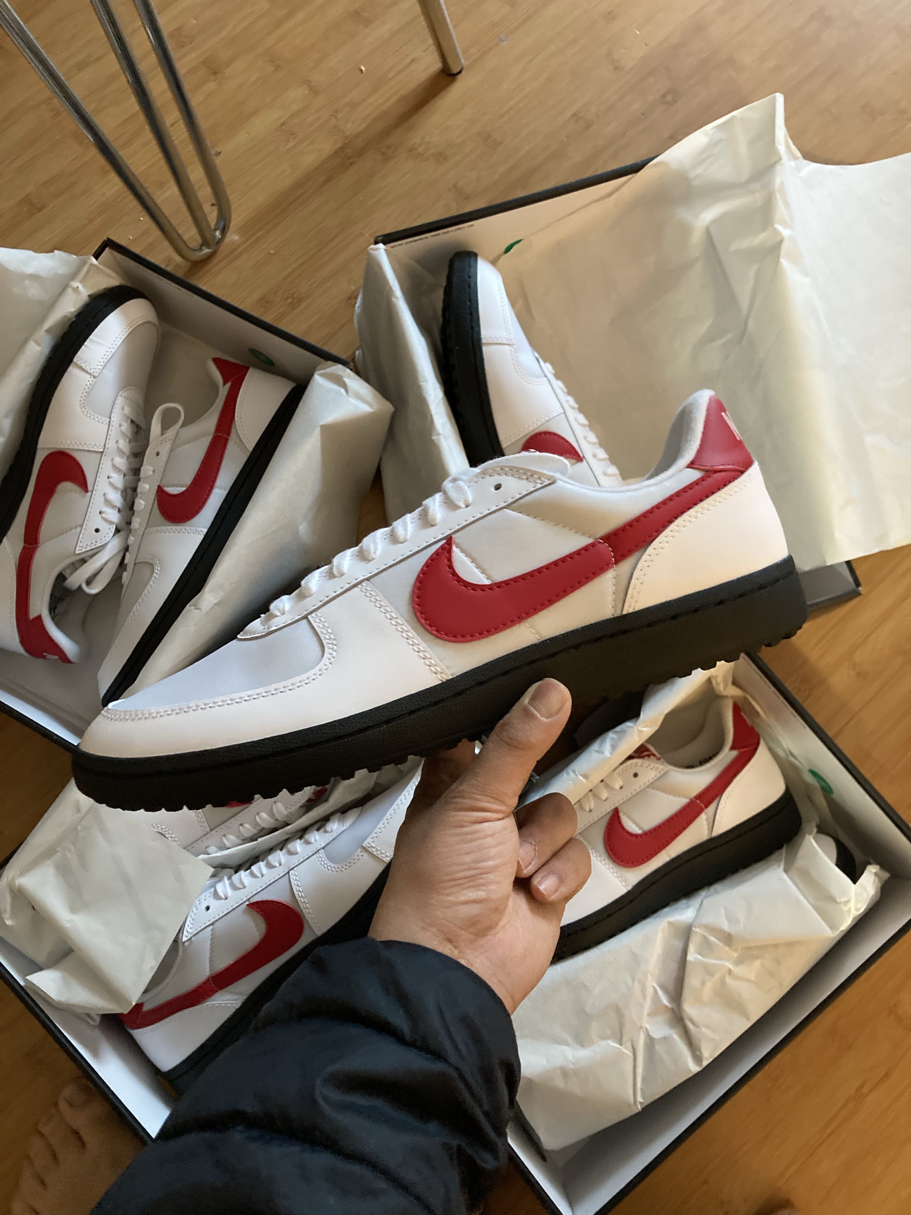 Nike Field General 82 SP White and Varsity Red 착용 스타일