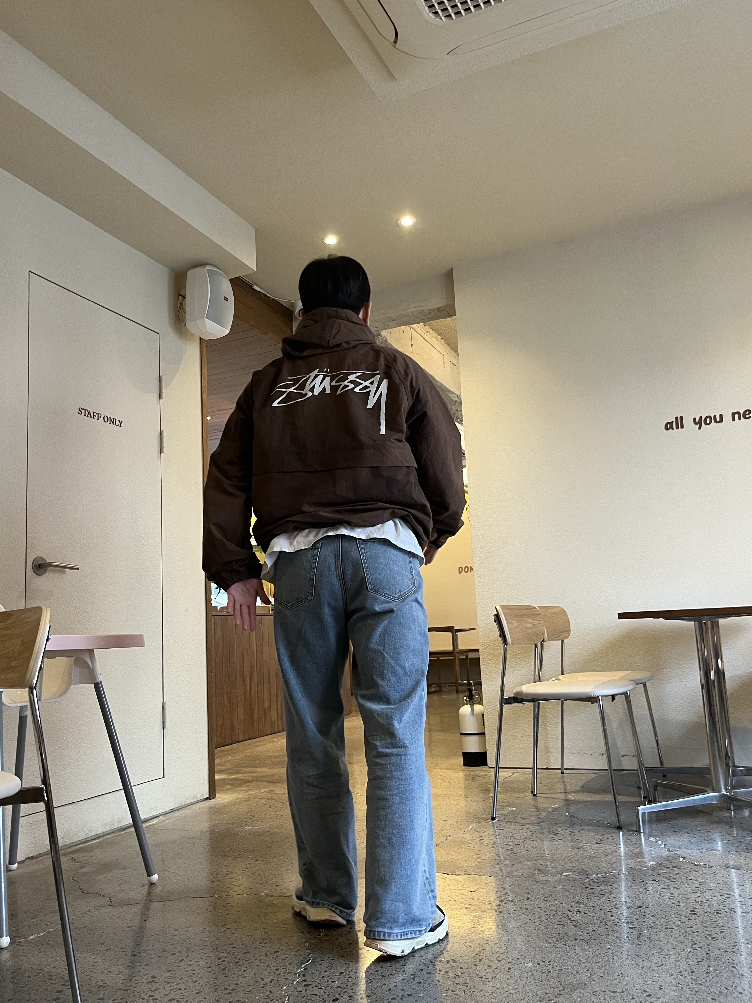 Stussy Wave Dye Beach Shell Jacket Coffee 착용 스타일